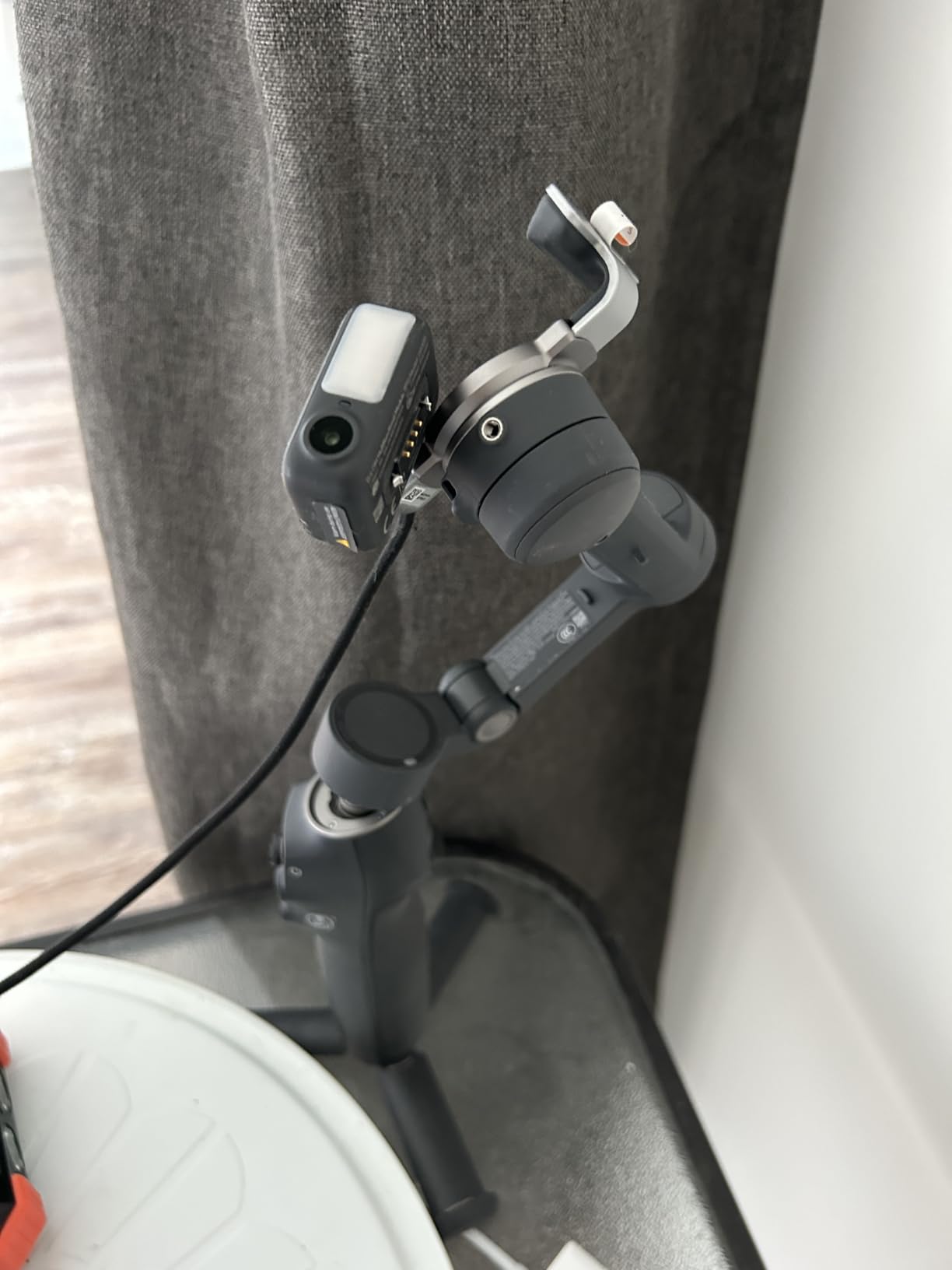 DJI Osmo Mobile 8 Advanced Tracking Combo Gimbal Stabilizer for Phone, AI Native Tracking with Audio & Lighting, 360° Pan Rotation, Built-in Extension Rod & Tripod, 10h Battery, Extension Rod customer photo 1
