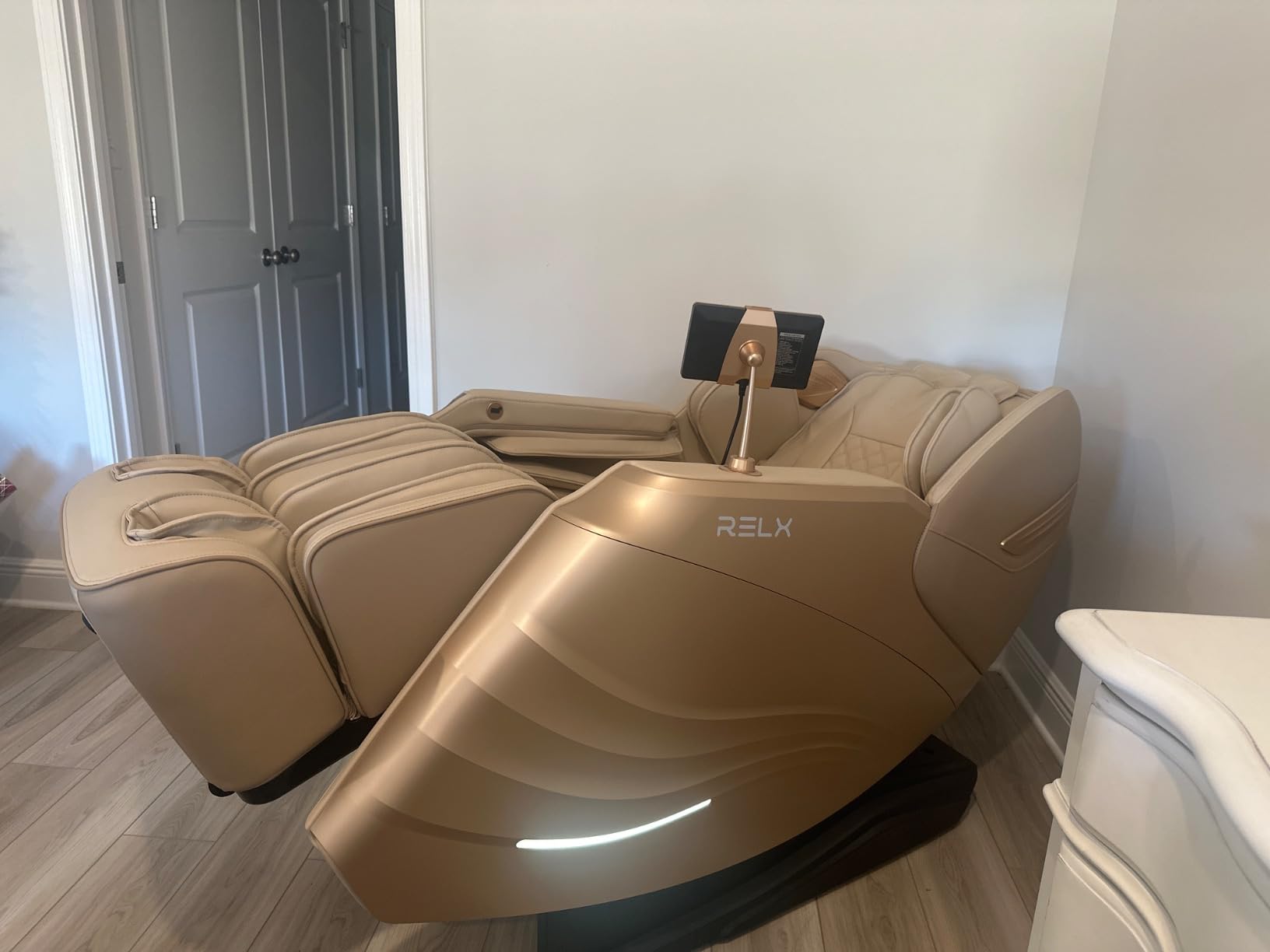 RELX Massage Chair Full Body, 20 Modes Zero Gravity SL-Track Shiatsu Massage Chair Built-in Heat System, Airbag Massage with Body Scan, Deep Yoga Stretch, Calfrest Extension and AI Control(Black) customer photo 1