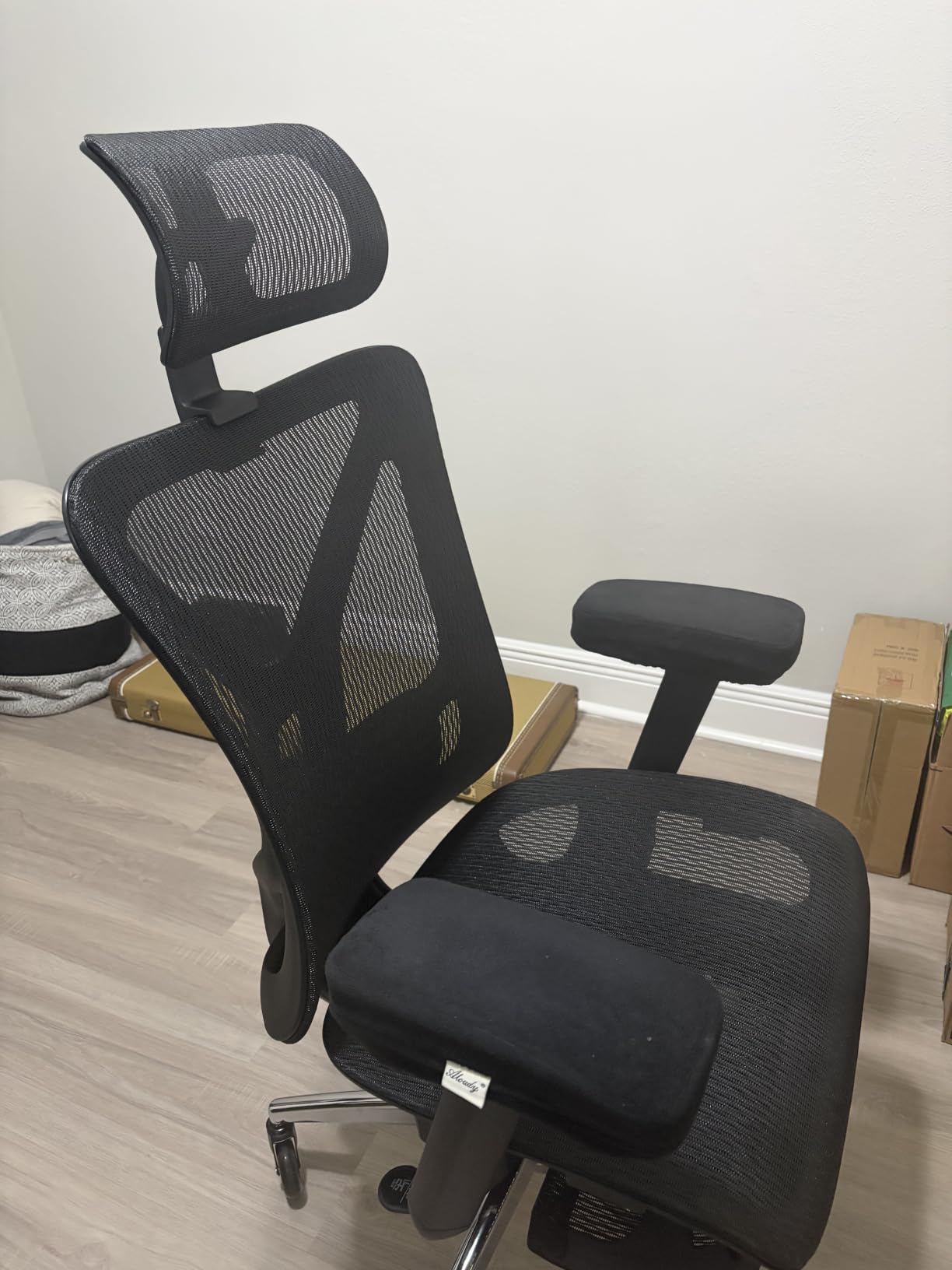 GABRYLLY Ergonomic Office Chair with Footrest, 135° Reclining Desk Chair with Adjustable Lumbar Support, 3D Armrest, Headrest & Large Steel Base, 300LBS Heavy Duty Mesh Chair customer photo 2