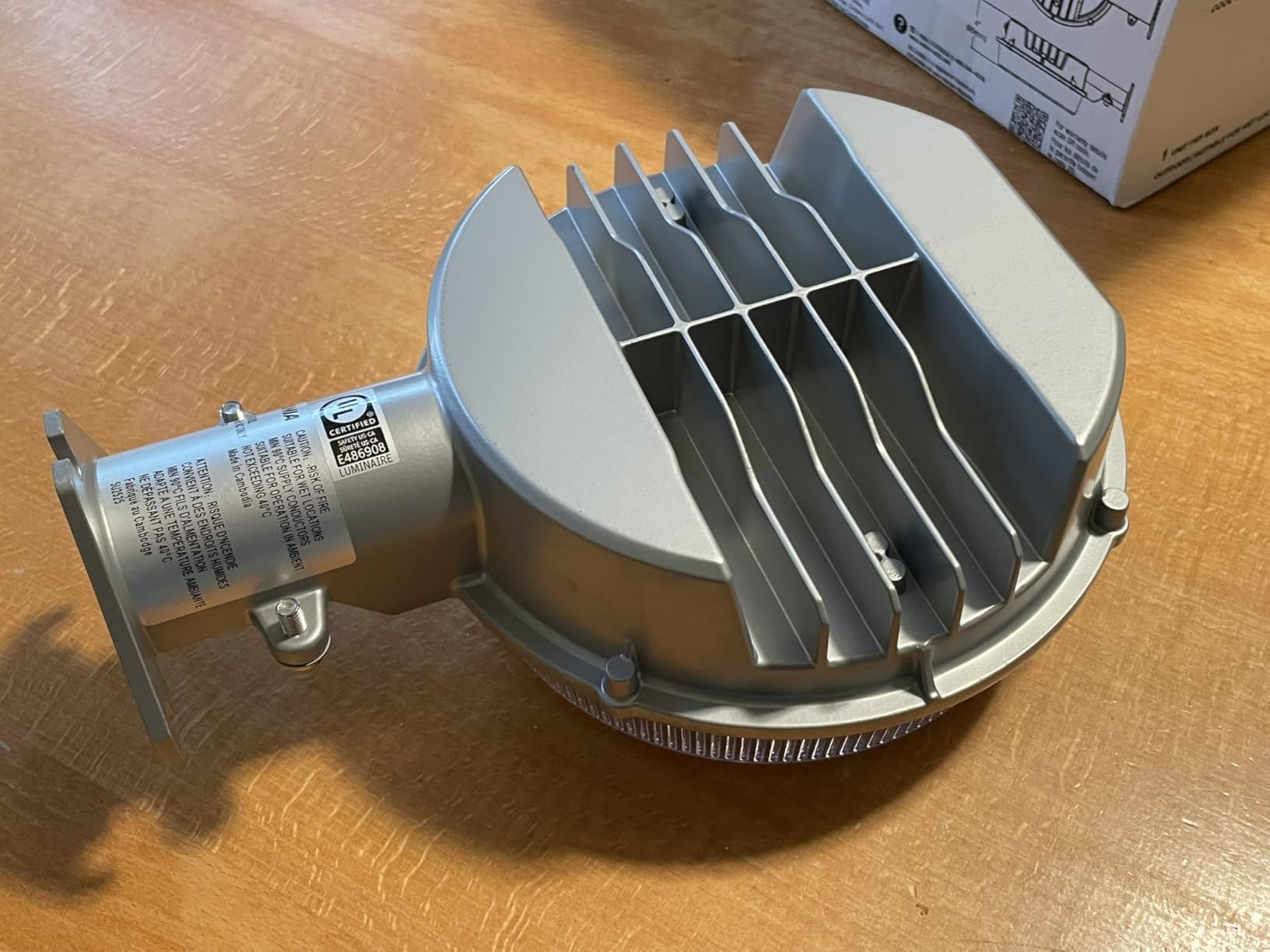 LEDVANCE Sylvania LED Barn Light, Dusk to Dawn Outdoor Lighting with Photocell, Security Lights, FCC/CEC, IP65 Waterproof, 50,000 Hrs, 80 CRI, Yard, Garage, 4000K - 1 Pack (66821) customer photo 2