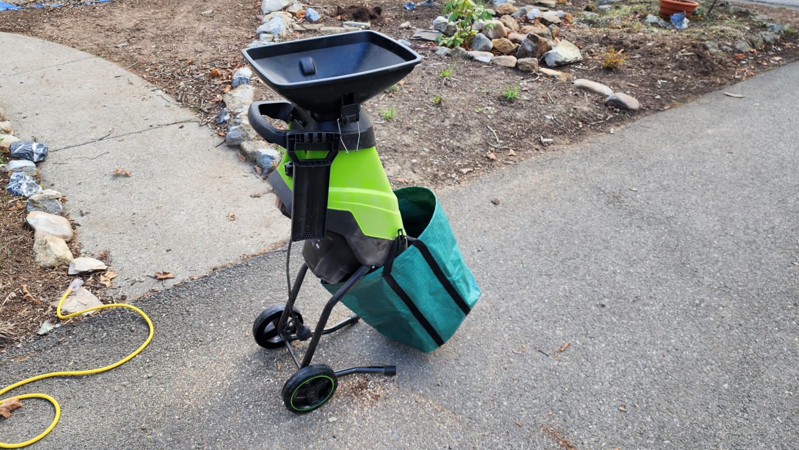 GreenSweep Electric Wood Chipper & Mulcher - 15A Powerful Garden Chipper for Branches, Sticks & Yard Waste - Compact, Quiet & Easy to Use with Collection Bag customer photo 2