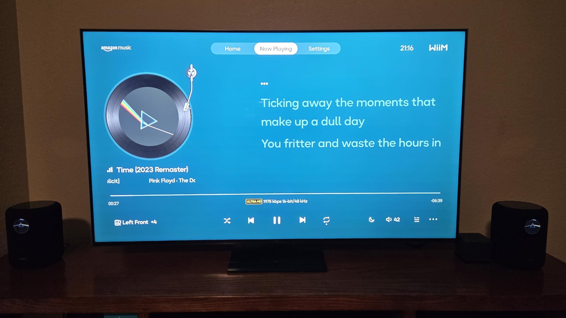 WiiM Sound Smart Speaker with Hi-Res Audio, WiFi and Touchscreen, White customer photo 2