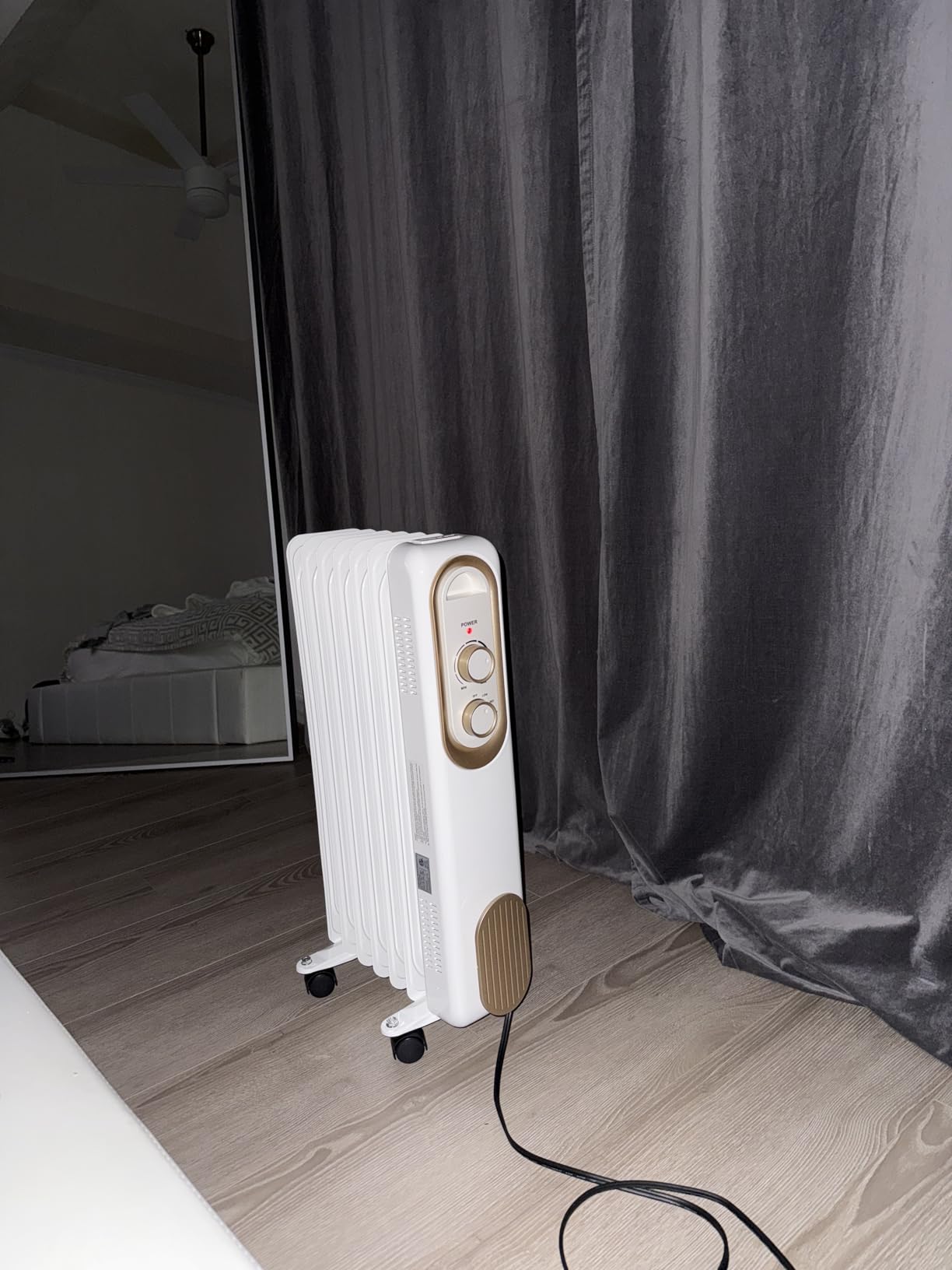 Sweetcrispy Oil Filled Radiator Heater for Indoor Use, 1500W with Adjustable Thermostat, 22.8 * 11.8 * 4.9in, White customer photo 2