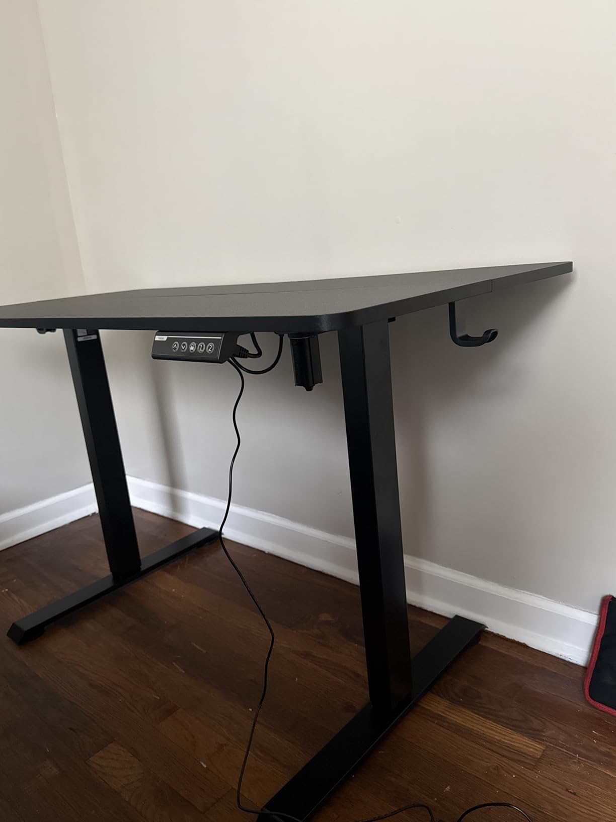 Veken 47.2 Inch Large Electric Standing Desk, Gaming Table, Black customer photo 1