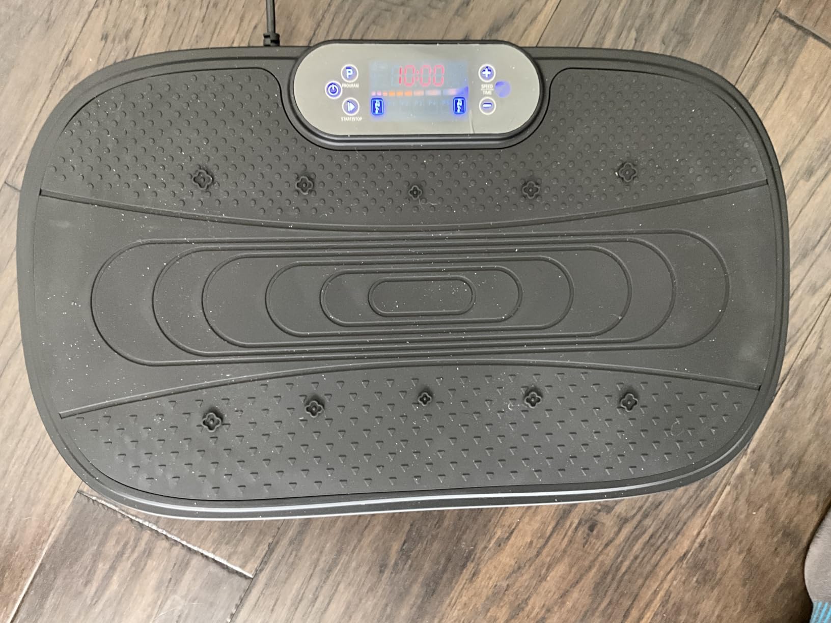 Renoj Vibration Plate Exercise Machine, 3D Whole Body Vibration Platform for Lymphatic Drainage and Muscle Recovery, 455-lb Capacity with Bluetooth Speaker and LED Display customer photo 1