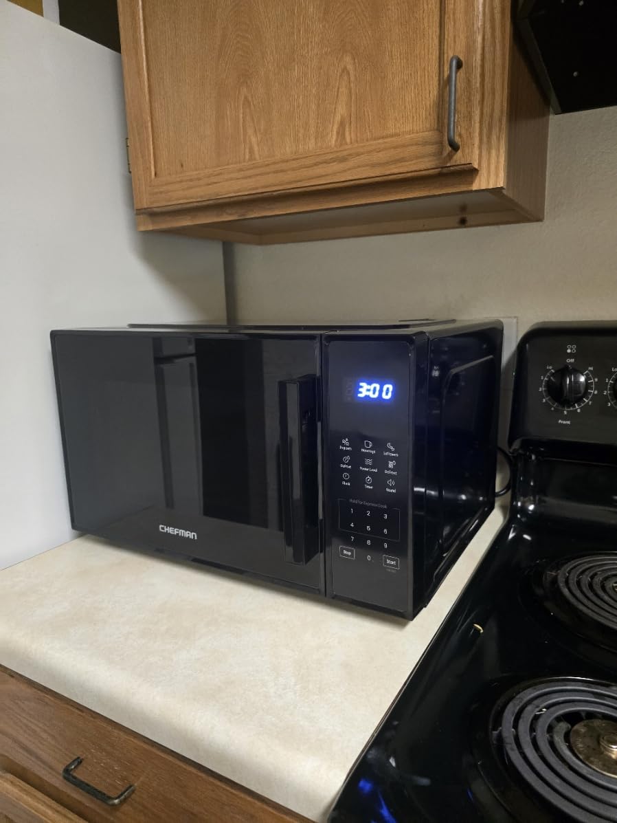 Chefman Countertop Microwave Oven 1.1 Cu. Ft., 1000 Watts with 10 Power Levels, 6 Cooking Presets with One-Touch Express Cook, Eco Mode, Child Safety Lock, & Mute Button - Black customer photo 1