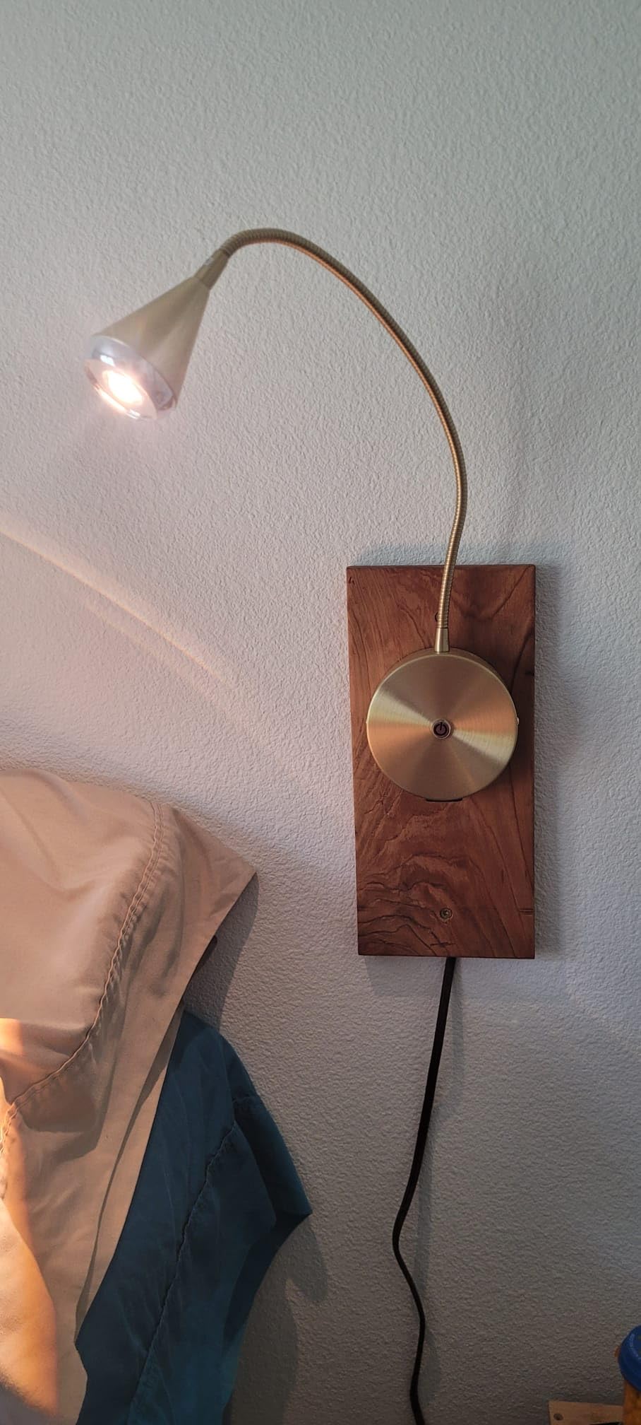 HomeFocus Wall Light, LED Wall Lamp, Eye-Caring Bedside Reading Wall Light, Gold customer photo 1