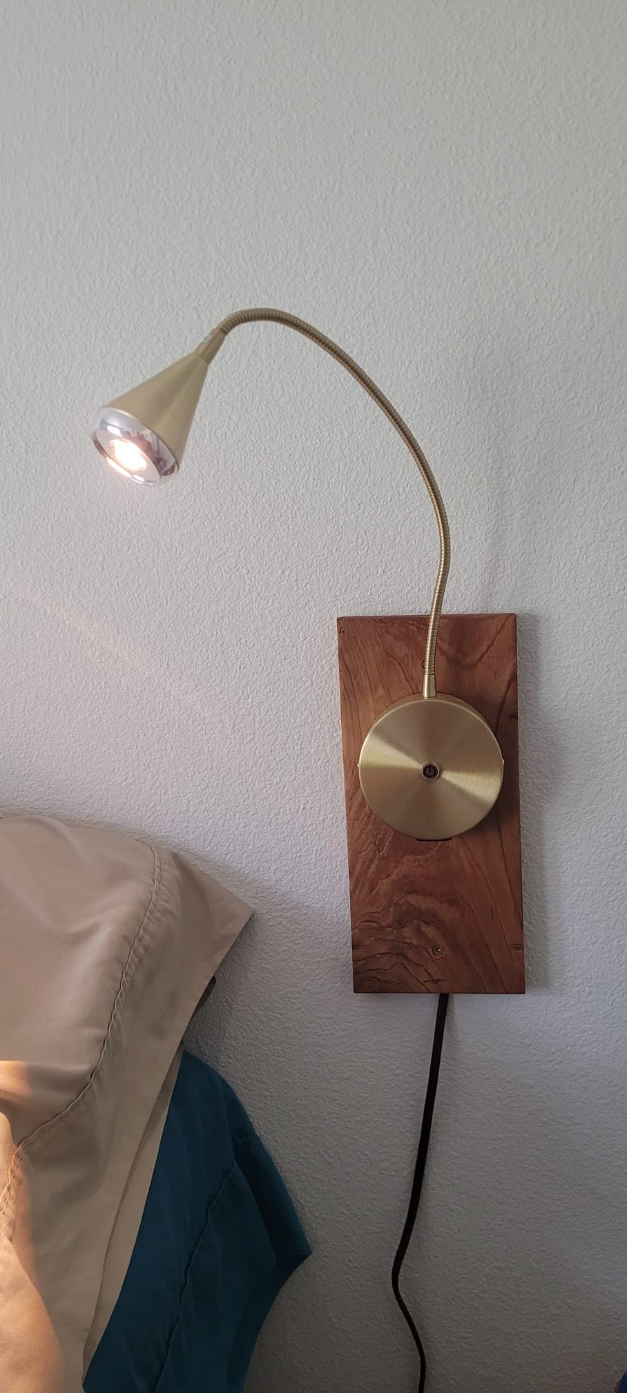 HomeFocus Wall Light, LED Wall Lamp, Eye-Caring Bedside Reading Wall Light, Gold customer photo 2