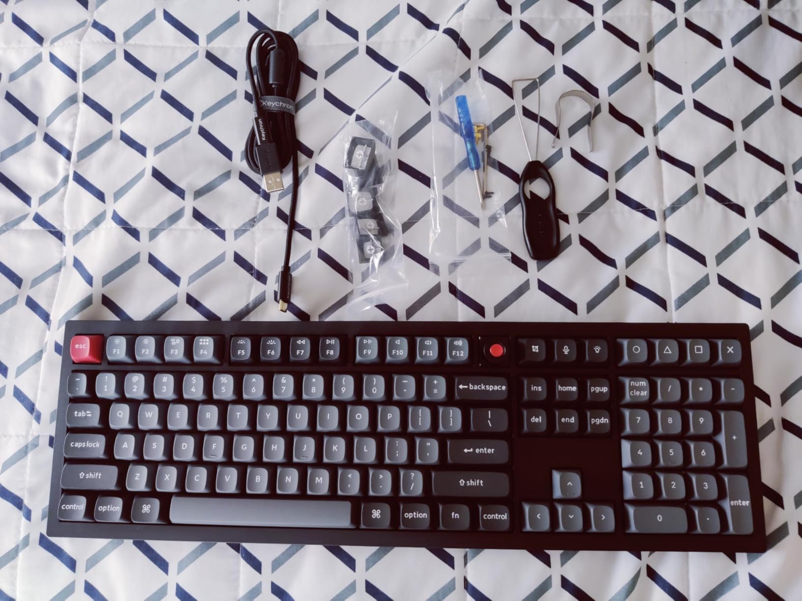 Keychron V6 8K Full Size Wired Mechanical Keyboard with Programmable Knob, 8000 Hz Polling Rate, OSA PBT Keycaps, Hot-swappable Super Red Switchs, RGB Backlit for Mac Windows Linux customer photo 1