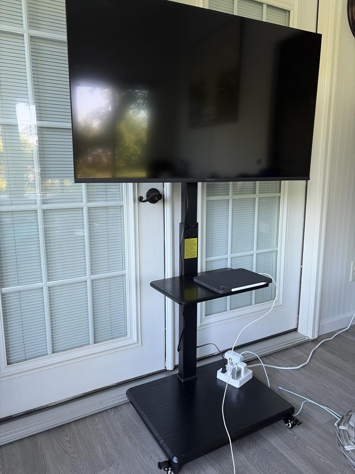 Perlegear Rolling TV Stand for 30-75 Inch, Mobile TV Cart Holds up to 110 lbs, Tilt & Height Adjustable Portable TV Stand on Wheels for Bedroom with Shelf, Outdoor TV Stand Max VESA 600x400mm PGTVMC27 customer photo 1