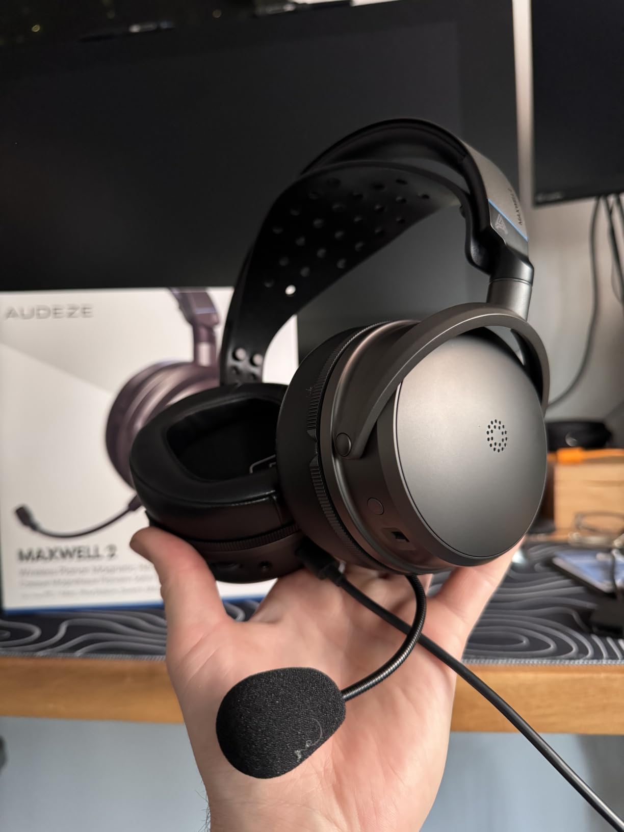 Audeze Maxwell 2 Wireless Planar Magnetic Gaming Headset for PC, PlayStation, Mac, and Switch (2026 Version) customer photo 2