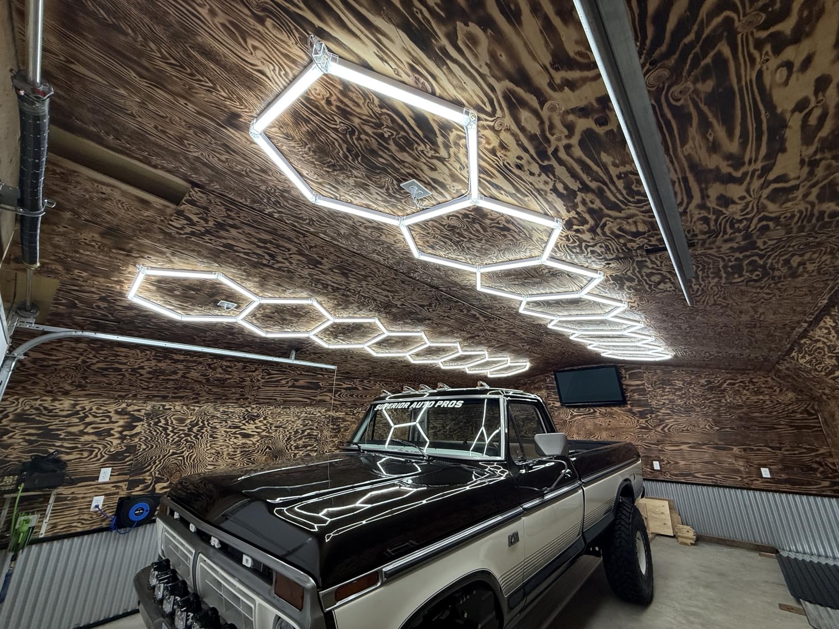 LED Hexagon Garage Lights, 322W 35,420LM 6500K, 11 Grid, Hex Garage Lights with Honeycomb Design, 110LM/W, Daylight-Style Brightness Lighting for Home Workshops, Garages, Home Gyms customer photo 2