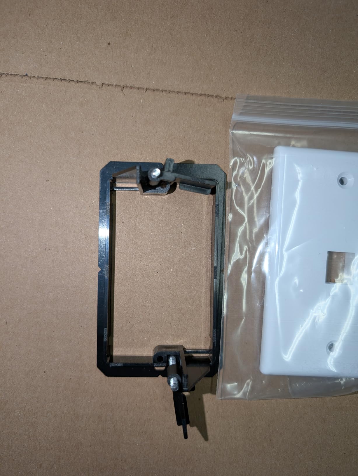 FGB 6-Port Keystone Wall Plate, with Low Voltage Mounting Bracket, 5 Pack | with Single Gang Decorator Wall for RJ45, HDMI, and Coax Keystone Inserts, White, Cat Ethernet Wall Plate customer photo 2