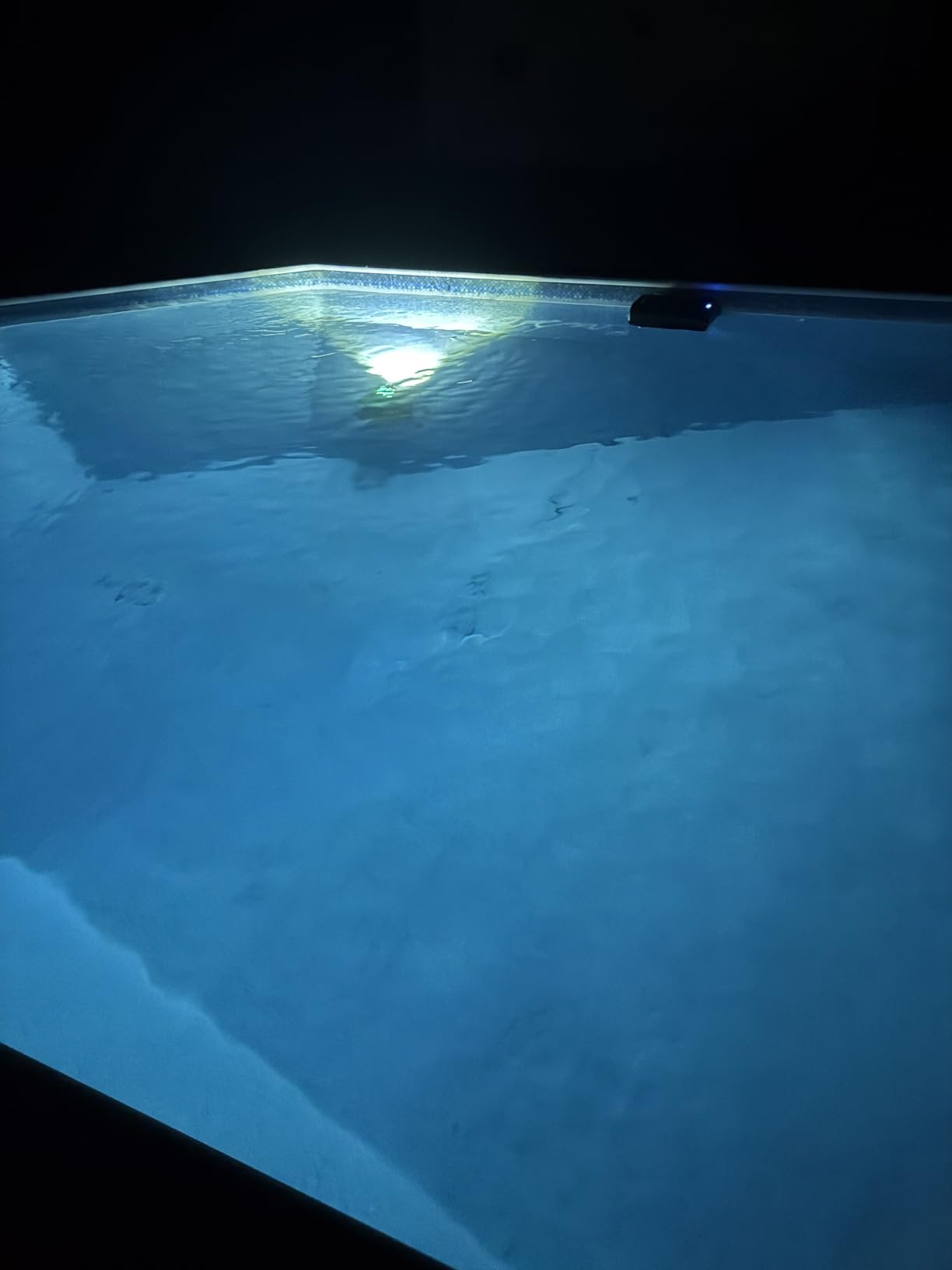 AIPER Experts Duo: Cordless Pool Cleaner Robot & Solar Pool Skimmer, Gray | Scuba V3 & EcoSurfer S2, 360° Top-to-Bottom Clean, 7 Day Hands-Free Care, 10x Faster Pool Clean with AI Patrol, Auto-Parking customer photo 2