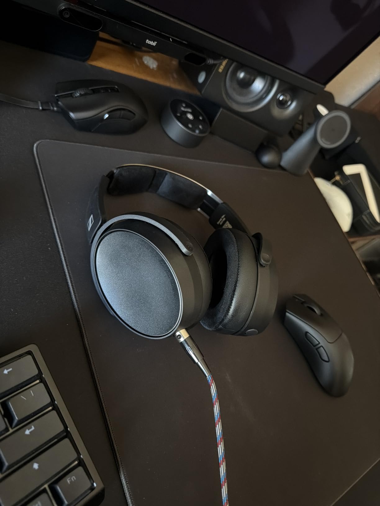 HD 480 PRO Professional Closed-Back Studio Headphones, Black customer photo 1