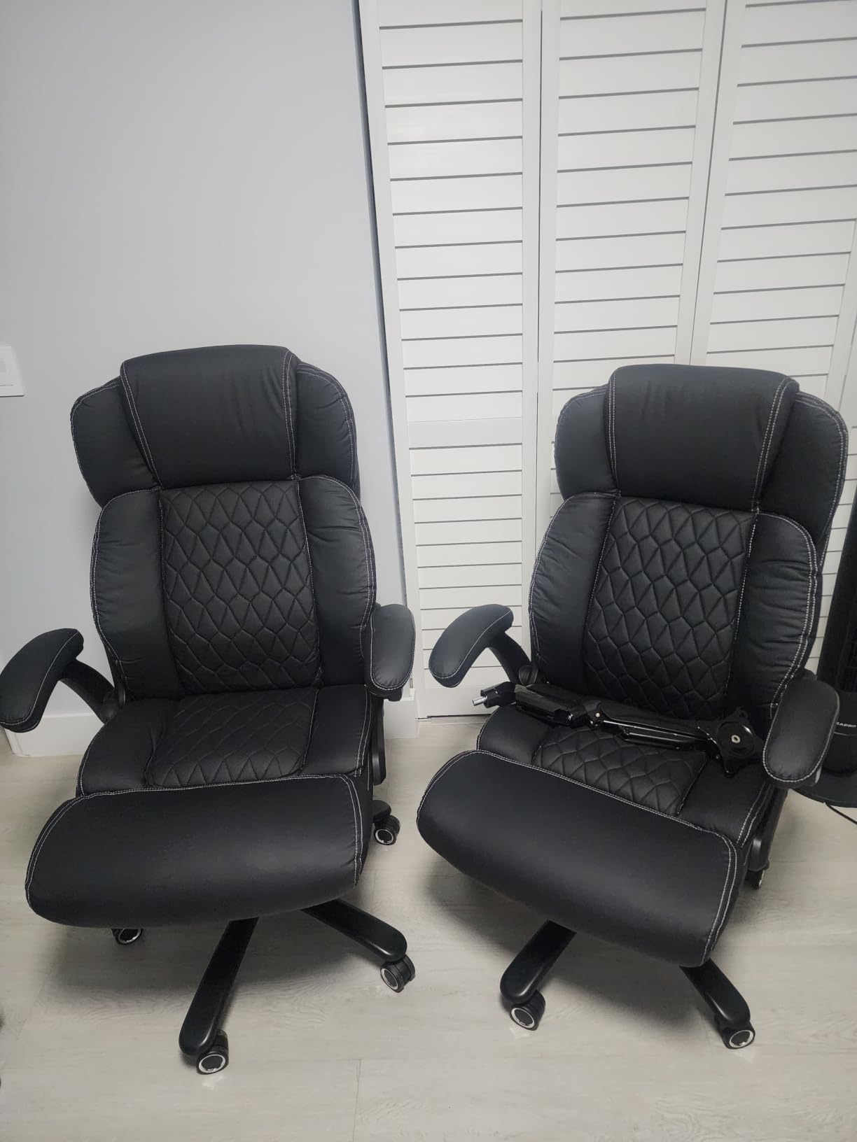 700lbs Big and Tall Office Chair - Heavy Duty Executive Desk Chair with Inflatable Lumbar Support, Extra Wide Padded Seat, Flip-up Arms, Metal Base & Quiet Rubber Wheels, High Back Ergonomic Chair customer photo 1