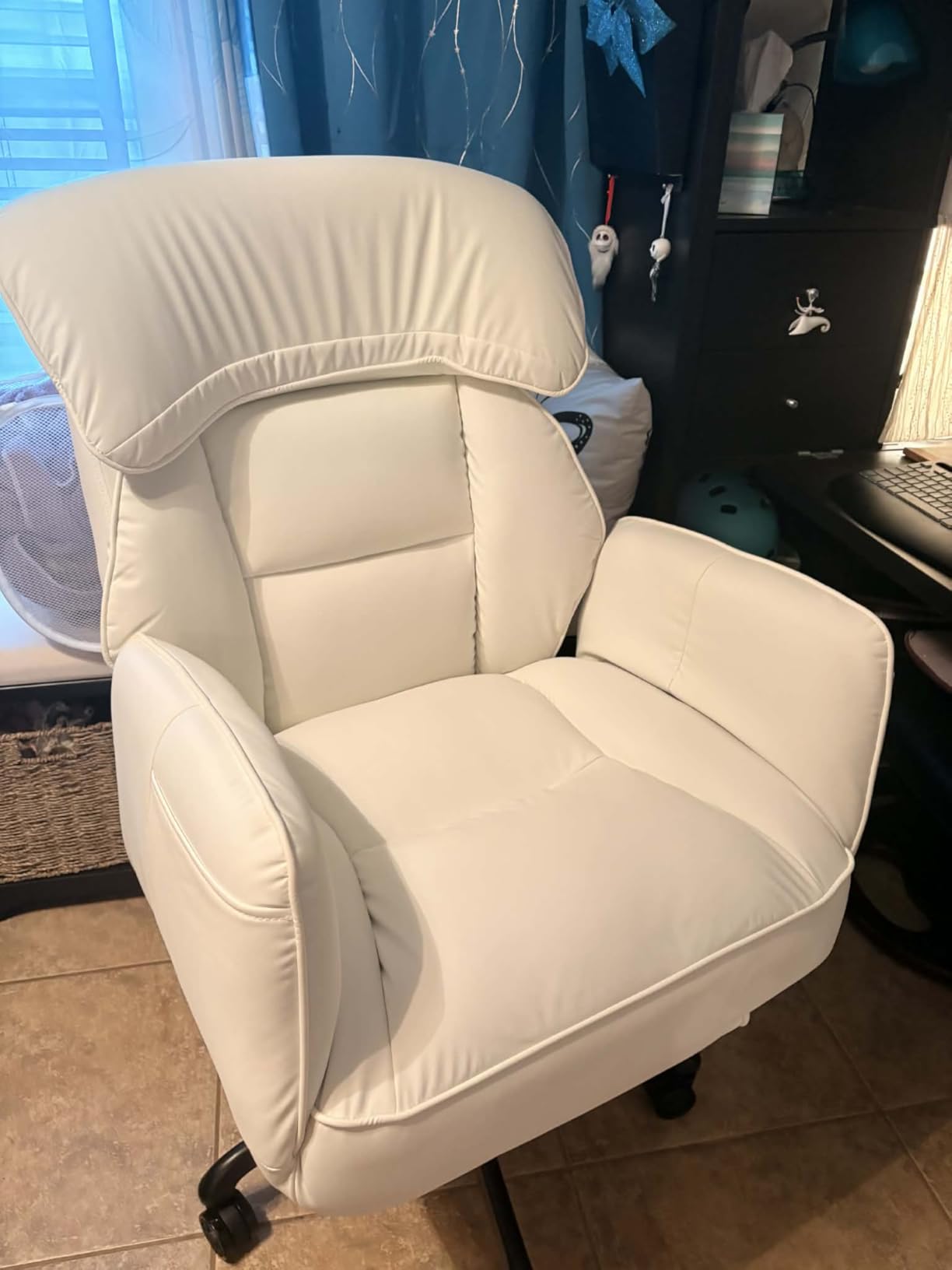 Dowinx Cross Legged Office Chair with Pivoting Armrests, Criss Cross Chair with Pocket Spring Seat & Back, Reclining Computer Gaming Chair with Footrest and Metal Base (Cream) customer photo 1