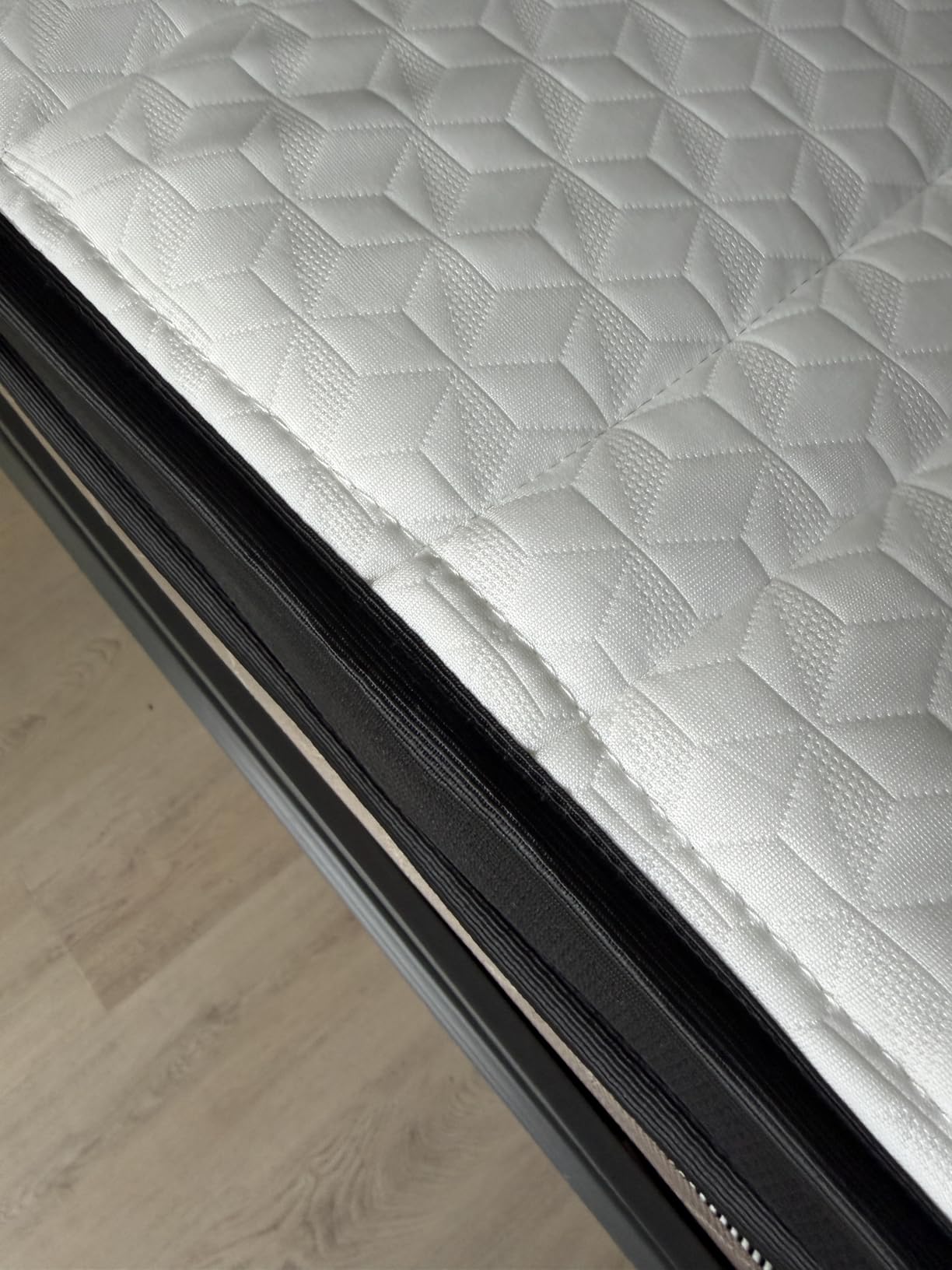 Novilla 12 Inch Queen Mattress, Cooling Queen Hybrid Mattress with Upgraded Individual Coils & Gel Memory Foam, Enhanced Support, Motion Isolation, Pressure Relief, CertiPUR-US customer photo 2