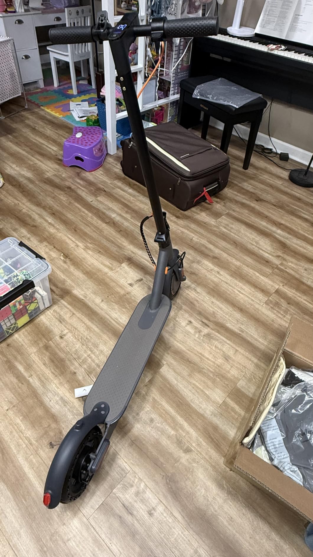 WERHY Electric Scooter, 500W/350W Powerful Motor & 19MPH Top Speed, 16/25/27 Miles Range, Folding E Scooter with Dual Braking for Teens and Adults customer photo 1
