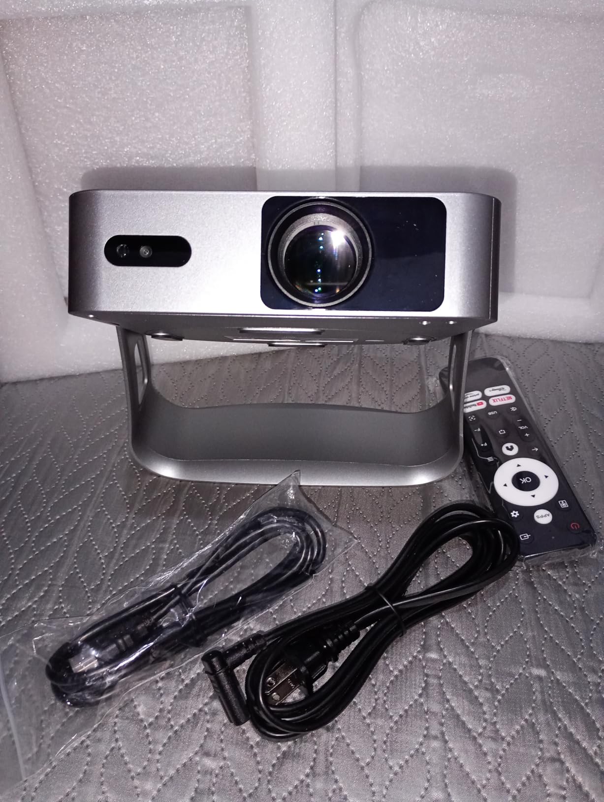Mini Projector, VISSPL Full HD 1080P Video Projector, Portable Outdoor Projector with Tripod, Kids Gift, Home Theater Movie Phone Projector Compatible with Android/iOS/Windows customer photo 2