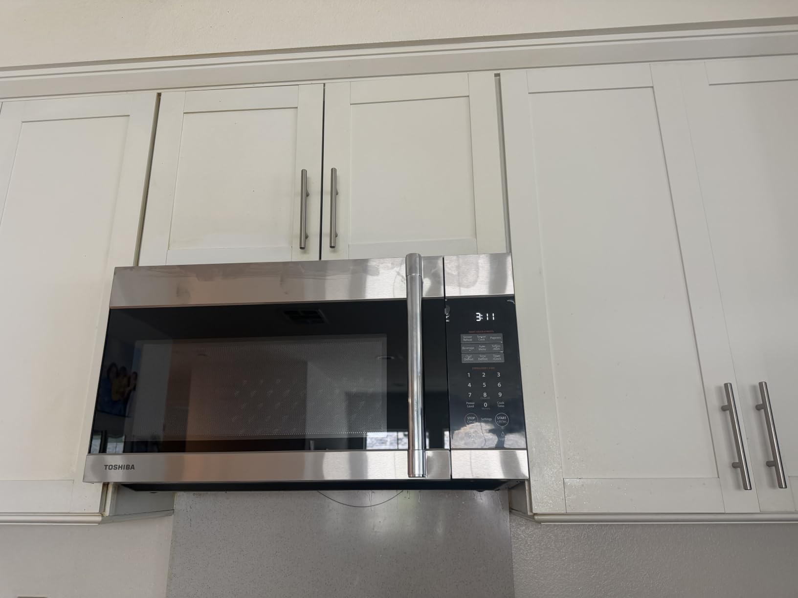 TOSHIBA Over-the-Range Microwave Oven, 1.9 Cu.Ft, 1000W, Stainless Steel | Easy Installation, Soft Close Door, ChefDefrost, Sensor Cooking, 400 CFM Ventilation, Stainless Steel customer photo 2