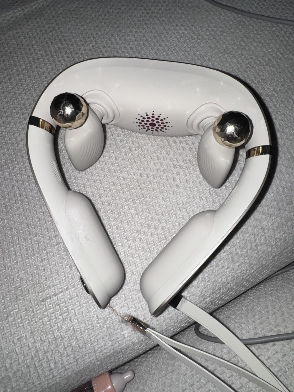 SKG PS700 Neck Massager with Heat for Strain Relief Deep Tissue | 360 Bionic Kneading, Cordless Portable Neck and Shoulder Shiatsu Massager customer photo 1