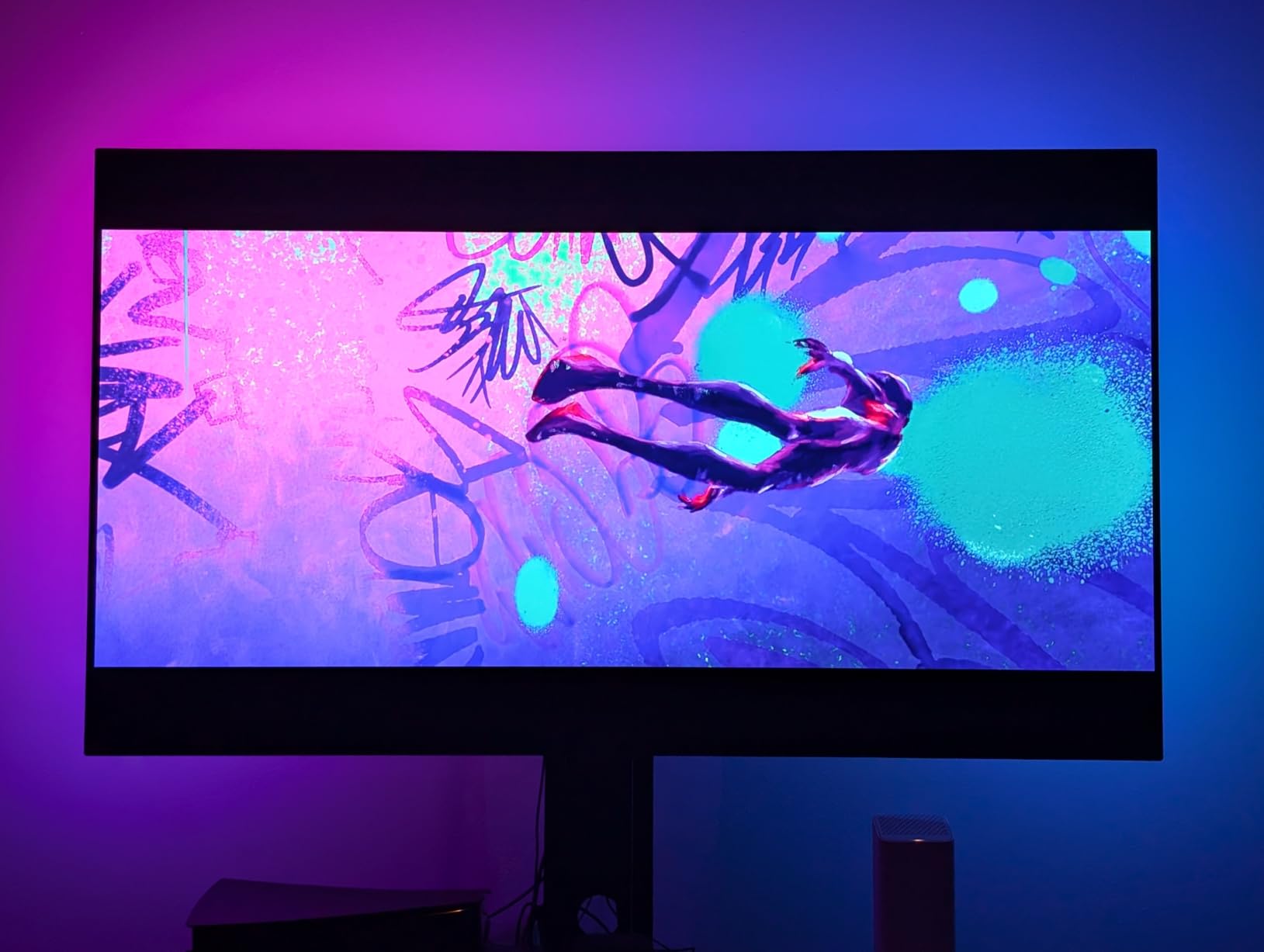 PHILIPS Smart Lighting HDMI Sync Box with TV Backlight, RGBIC LED Strip for 55-65 Inch TV, Sync with Movies, Music, HDMI 2.0, 4K at 60Hz, App/Voice Controls, Requires External Video Source customer photo 1