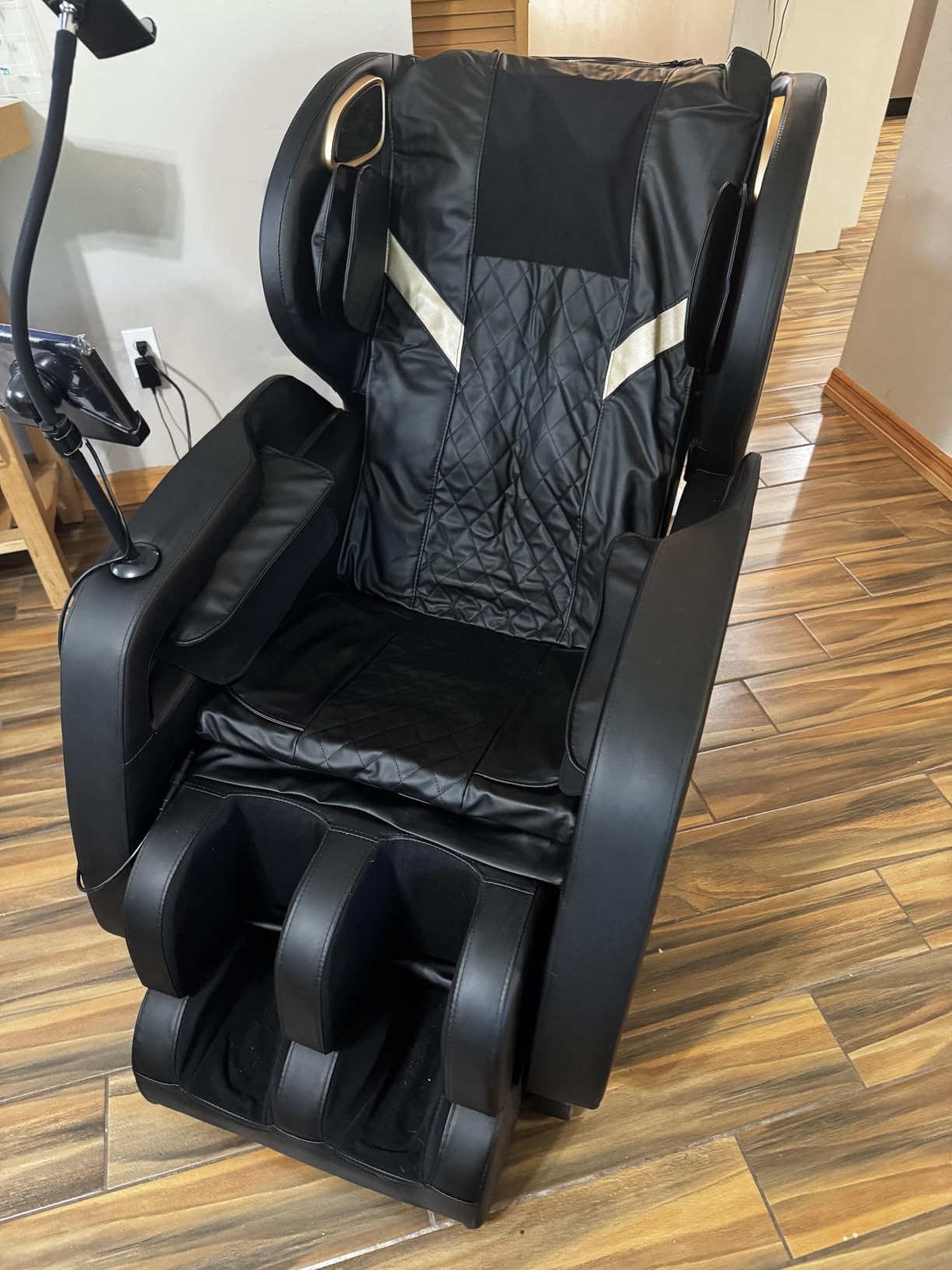 2026 Massage Chair, Massage Chairs Full Body and Recliner with 14 Fixed Points, Zero Gravity, Wood Grain Leather, Foot Massage, Airbags, Lumbar Heating, Bluetooth and Control Screen customer photo 2