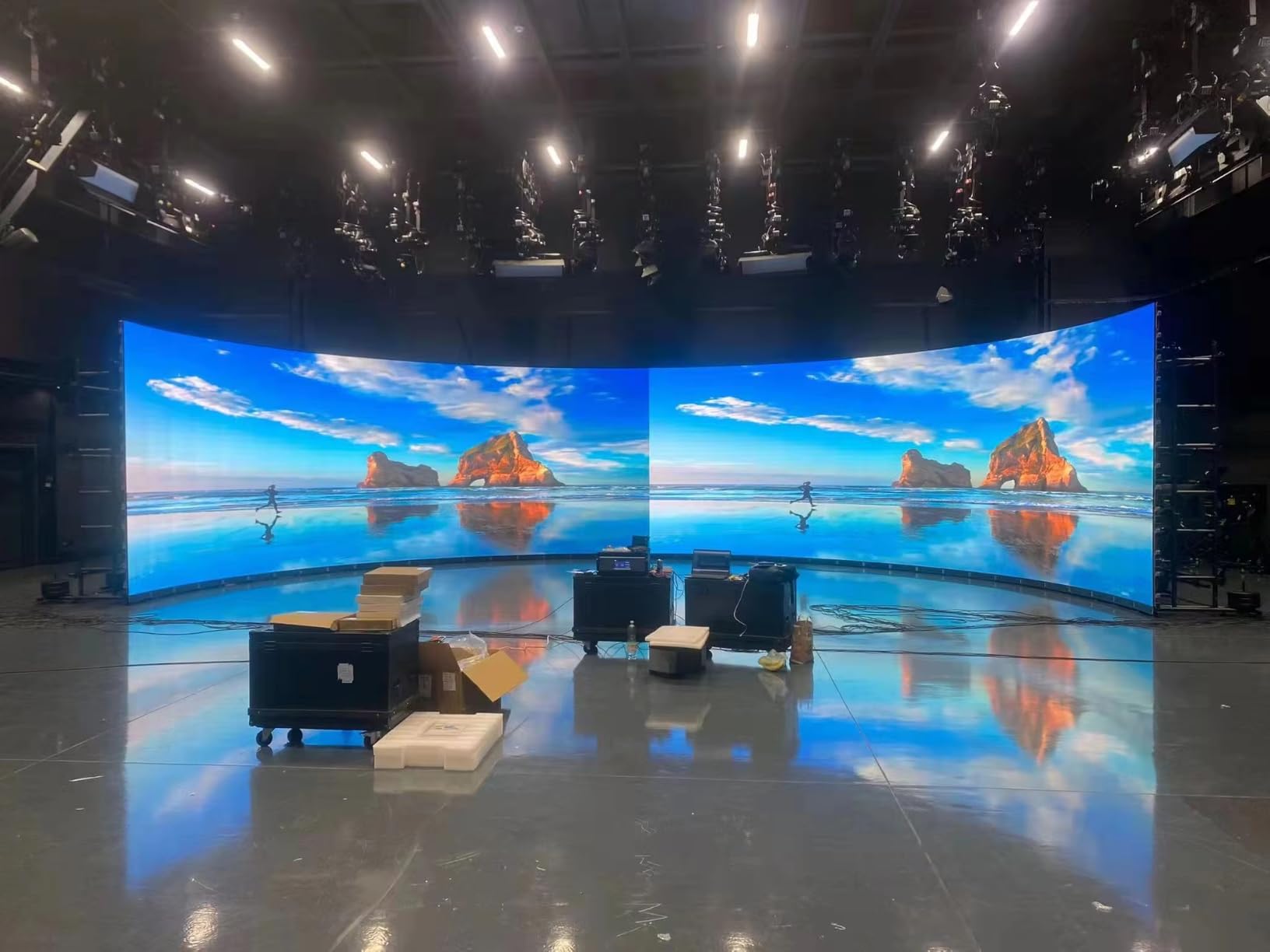 LED Video Wall Panel, Rental LED Display Screen, Giant Stage Backdrop Advertising Screen, P2.91 P3.9 P4.81 Modular LED Display for Events & Commercial Advertising (16, P3.91, 50*100cm(1.64ft*3.28ft)) customer photo 1