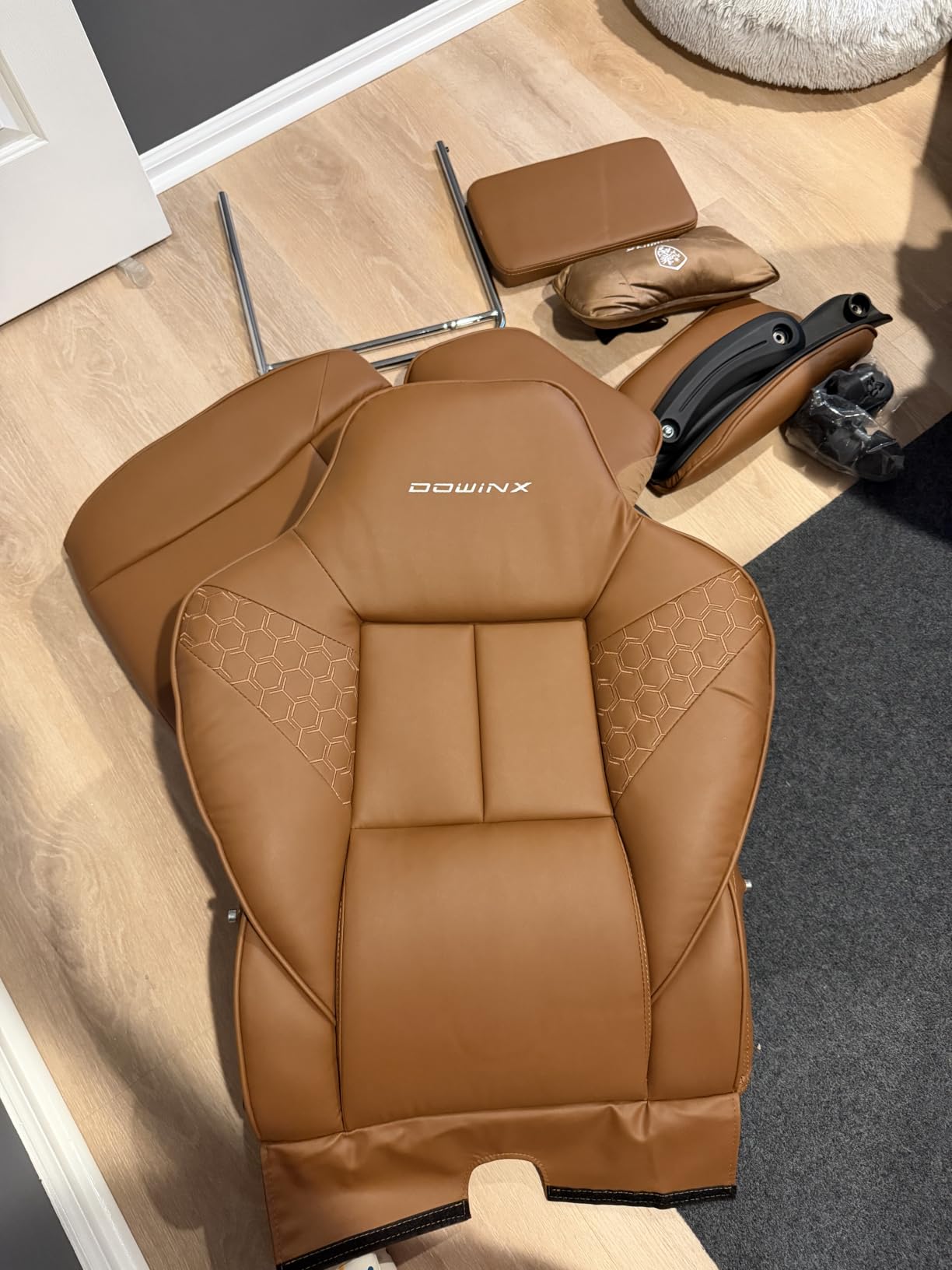 Dowinx Big and Tall Gaming Chair with Footrest for Home Office 500LBS Black | High Back Leather Office Chair, Extra-Wide & Thick-Padded Seat Cushion with Ergonomic Lumbar Support and Soft Linkage Armrest customer photo 1