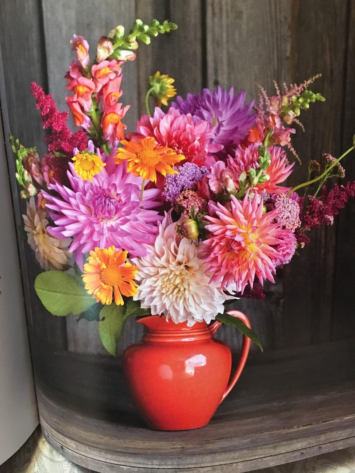 The Flower Recipe Book: 100 Magical, Sculptural, Seasonal Arrangements (The Flower Recipe Series) customer photo 2