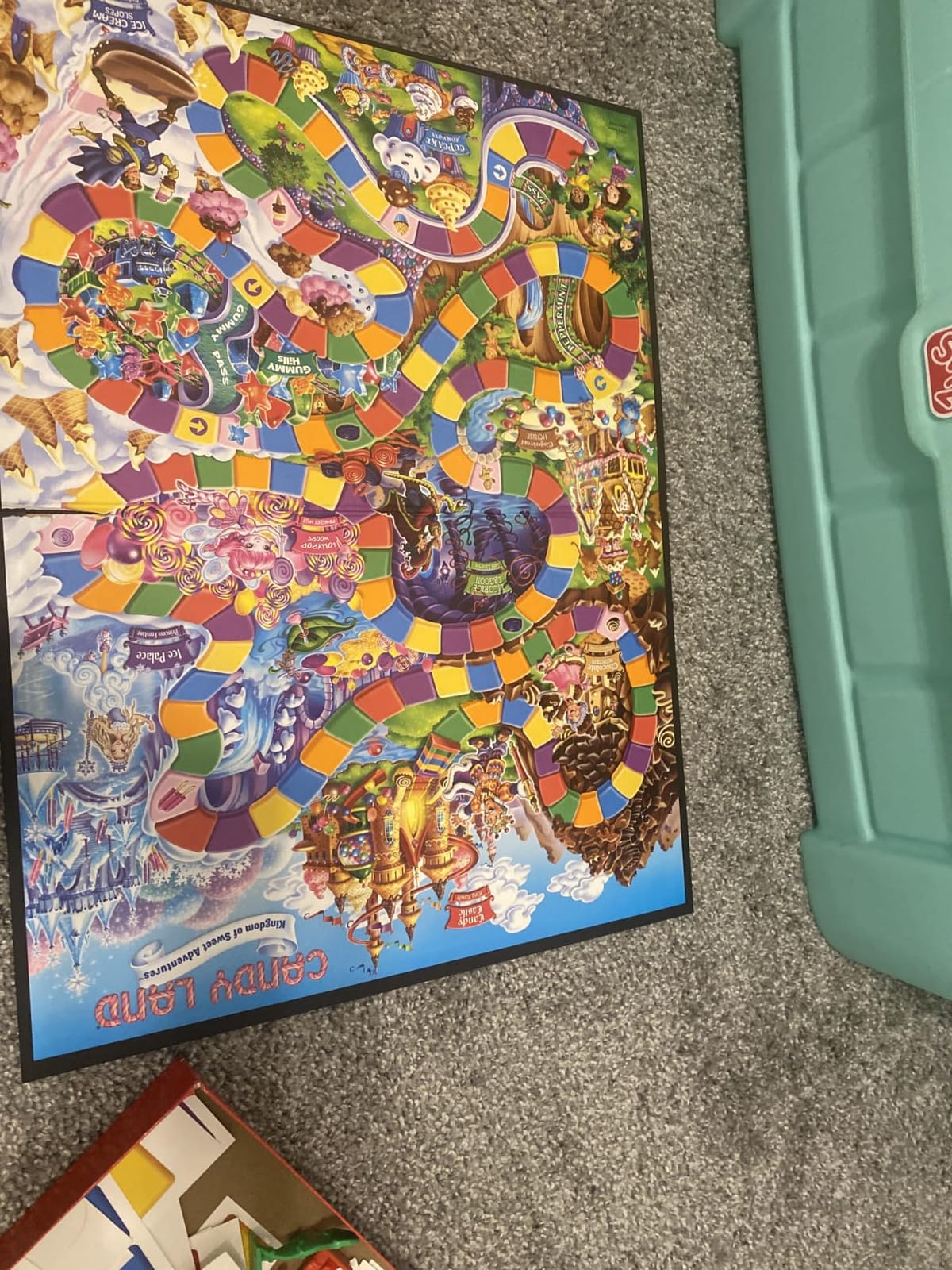 Hasbro Gaming Candy Land Kingdom of Sweet Adventures Board Game for Kids, Gifts for Boys and Girls, Ages 3 & Up (Amazon Exclusive) customer photo 2