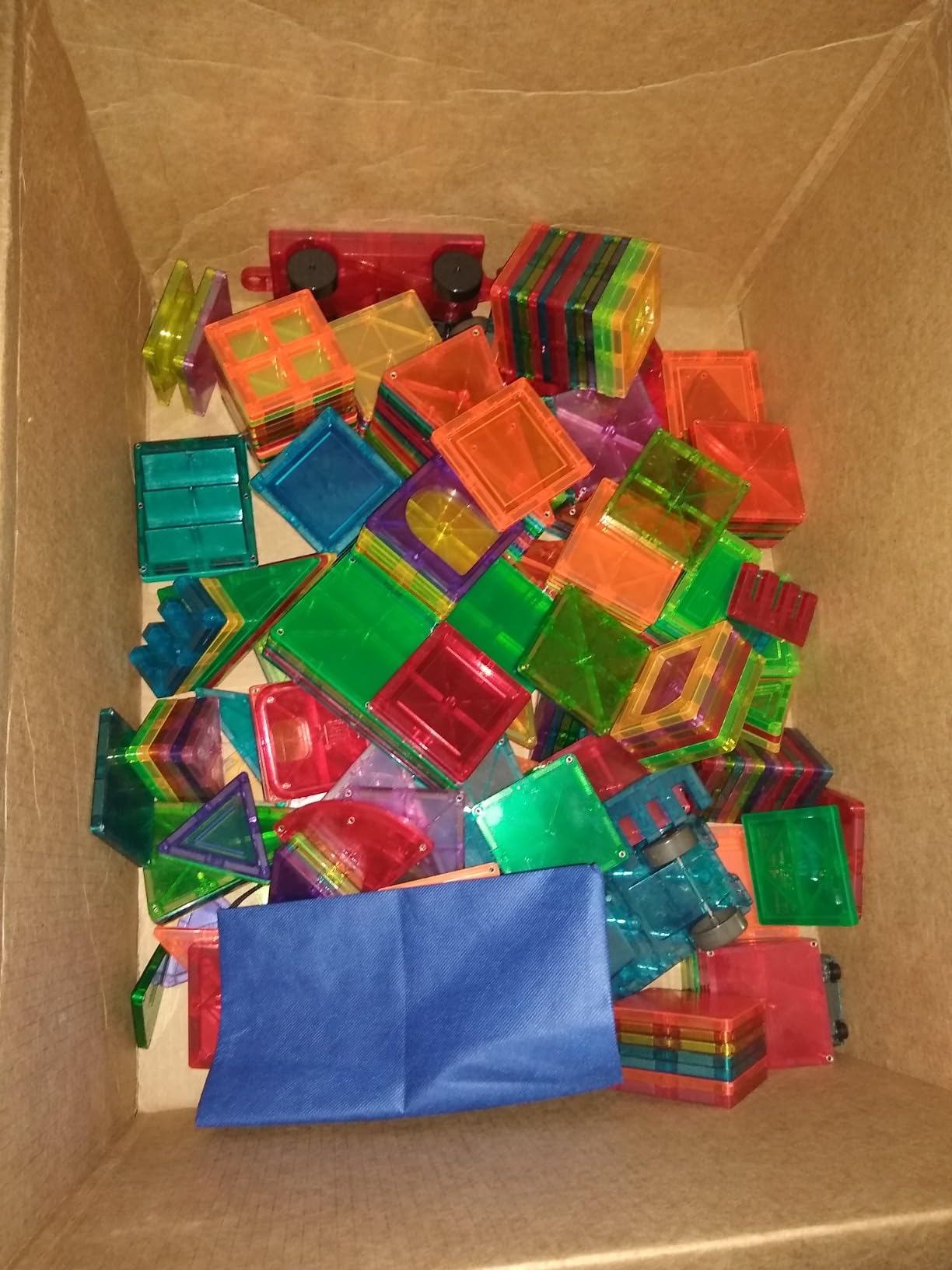 MAGNA-TILES Classic 32-Piece Magnetic Construction Set, The Original Magnetic Building Brand customer photo 2
