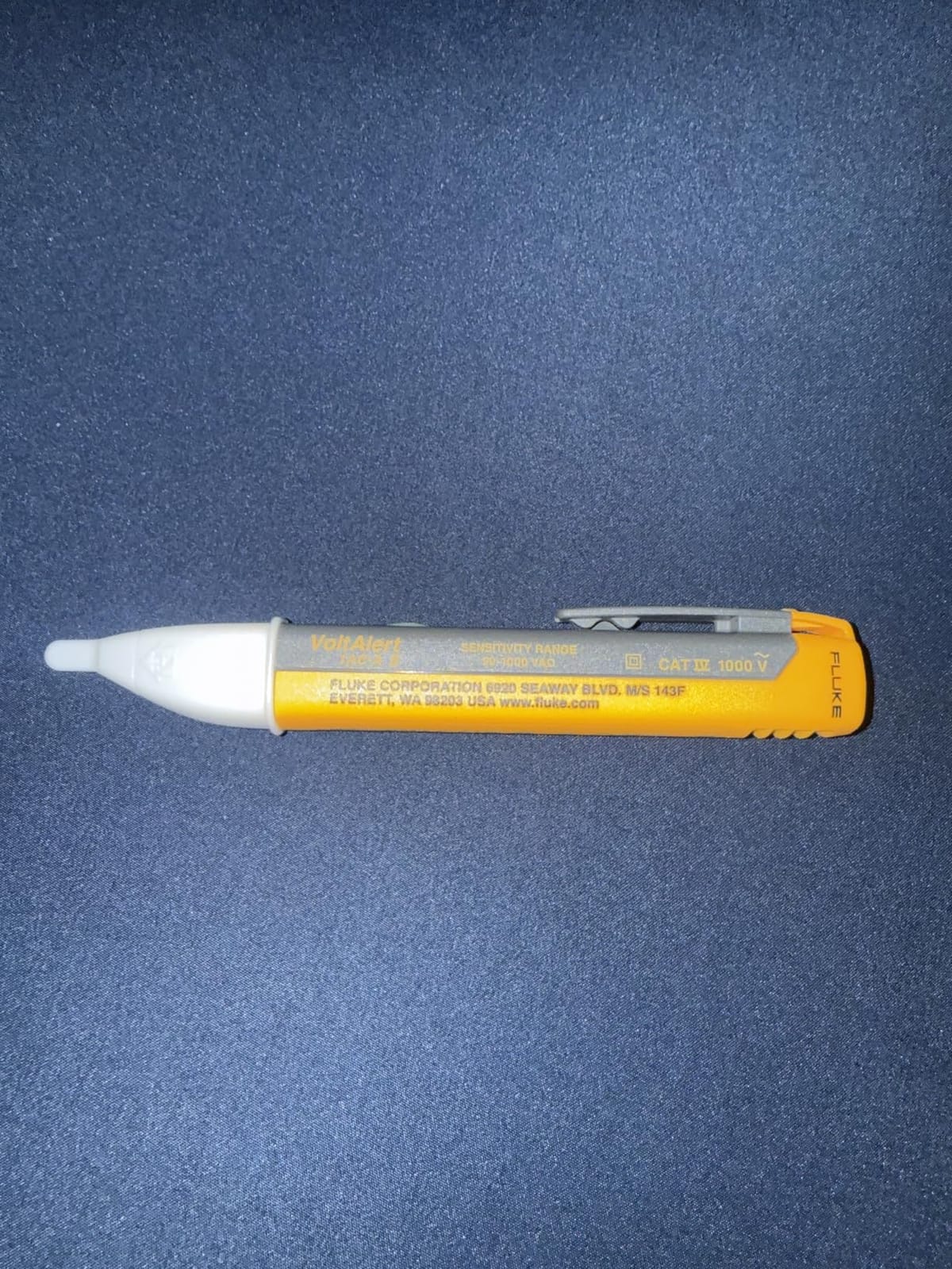 Fluke 1AC II VoltAlert Non-Contact Voltage Tester, Pocket-Sized, 90-1000V AC, Audible Beeper, CAT IV Rating customer photo 1