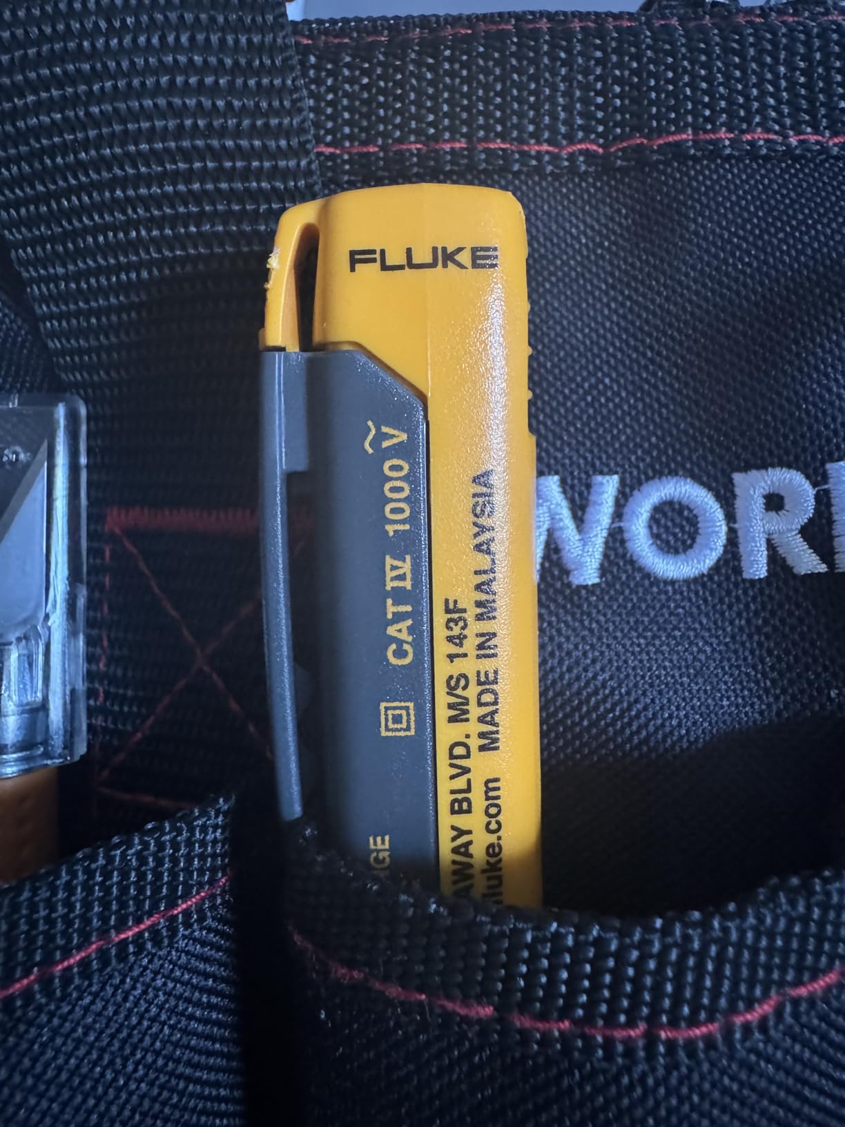 Fluke 1AC II VoltAlert Non-Contact Voltage Tester, Pocket-Sized, 90-1000V AC, Audible Beeper, CAT IV Rating customer photo 2