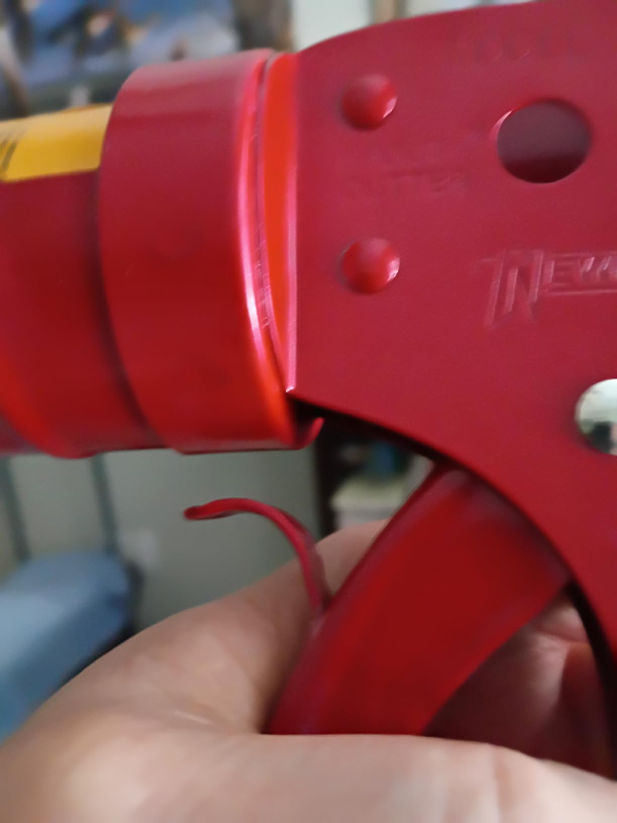 Newborn 189D Drip-Free Super Ratchet Rod Cradle Caulking Gun, 1/10 Gallon Cartridge, 6:1 Thrust Ratio, Red customer photo 1