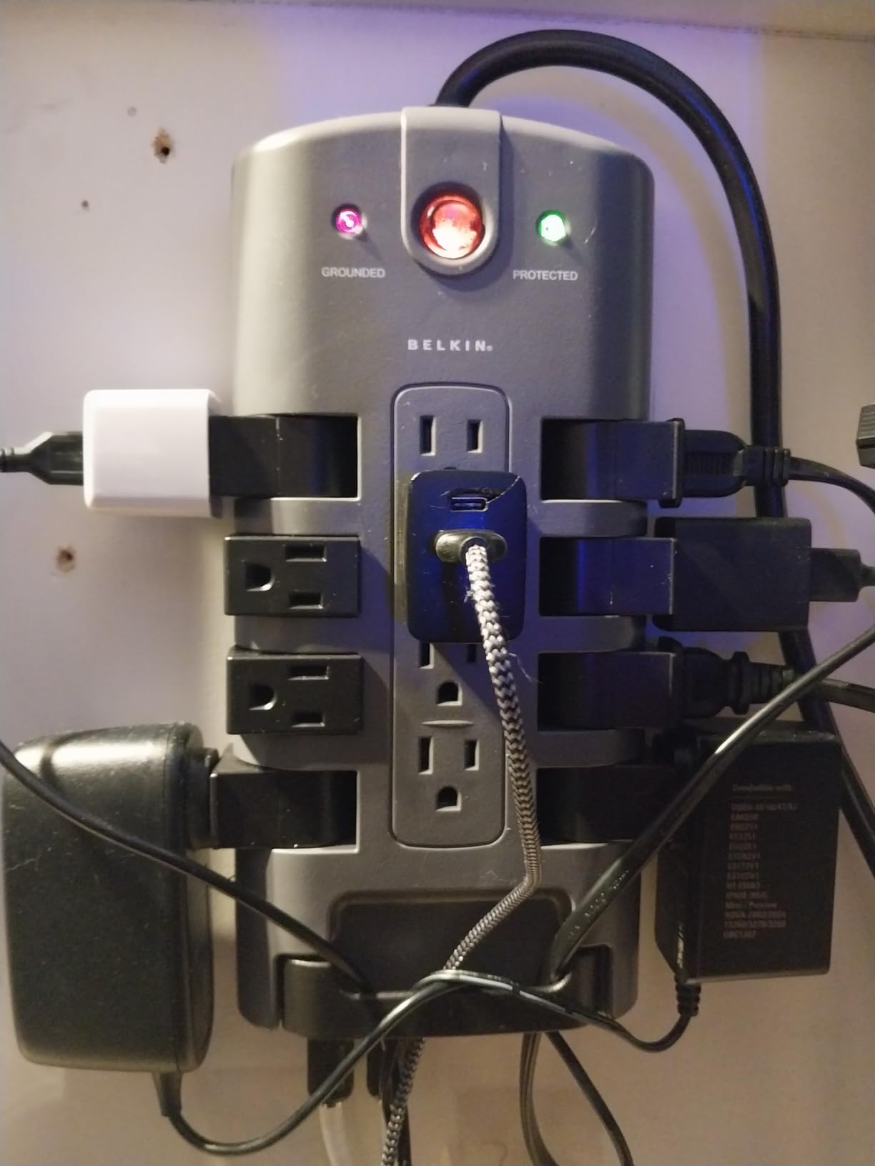 Belkin Surge Protector Power Strip w/ 8 Rotating & 4 Standard Outlets - 8ft Sturdy Extension Cord w/ Flat Pivot Plug for Home, Office, Travel, Desktop & Charging Brick - 4320 Joules of Protection customer photo 1