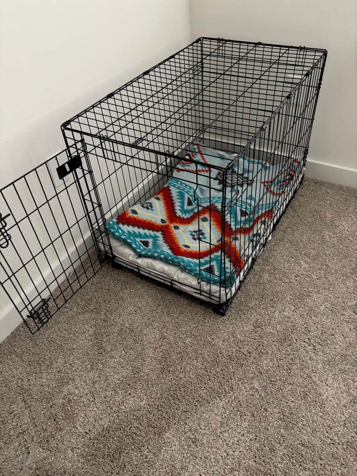 Midwest 30-Inch Single Door iCrate, for Medium Breeds, 21-40 lbs customer photo 1