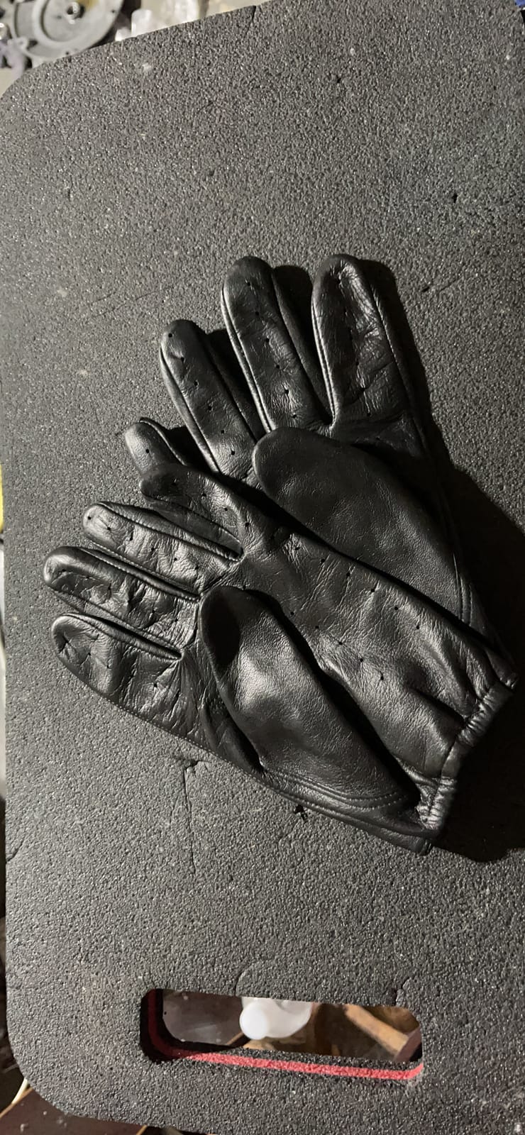 Silverstone Unlined Sheepskin Leather Driving Gloves customer photo 2