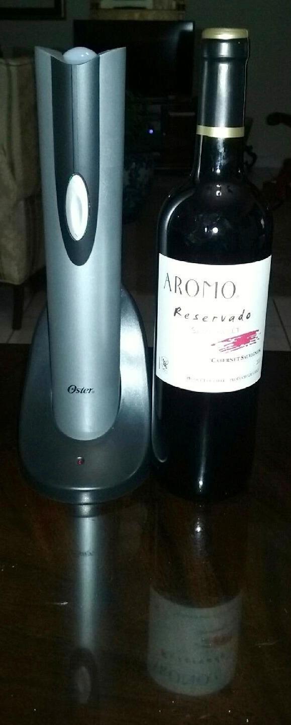 Oster Cordless Electric Wine Bottle Opener with Foil Cutter, Silver customer photo 2
