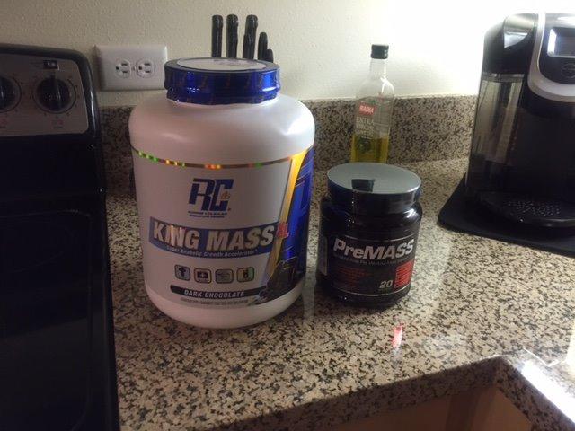 Ronnie Coleman Signature Series King Mass XL Protein Powder, Weight and Muscle Gainer, 60g Protein, 180g Carbohydrates, 1,000+ Calories Per Serving, Creatine and Glutamine, Chocolate, 6 lb customer photo 1