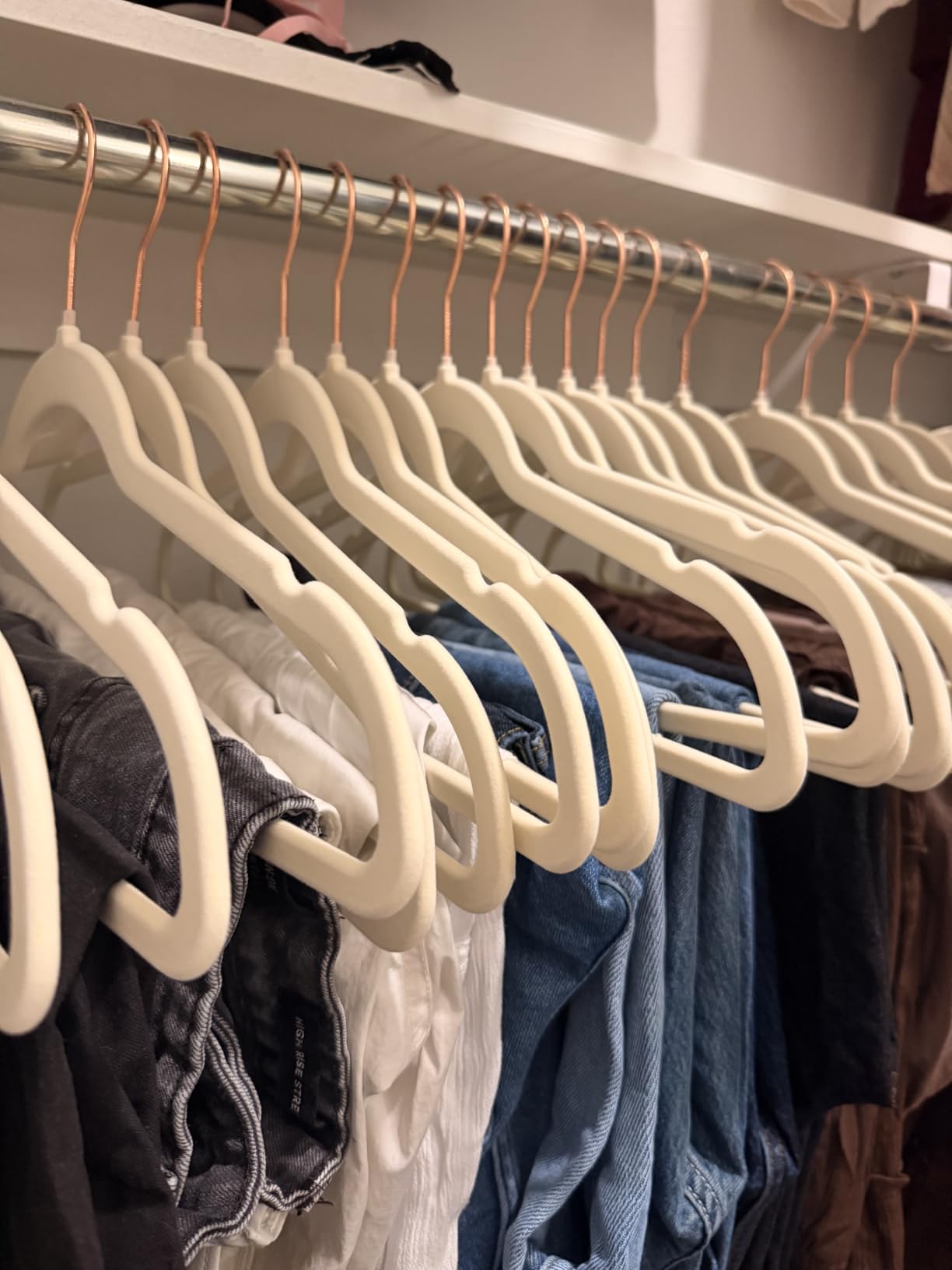 Amazon Basics Slim Velvet Non-Slip Space Saving Suit Clothes Hangers, Closet Organizer, Black, 50-Pack customer photo 1