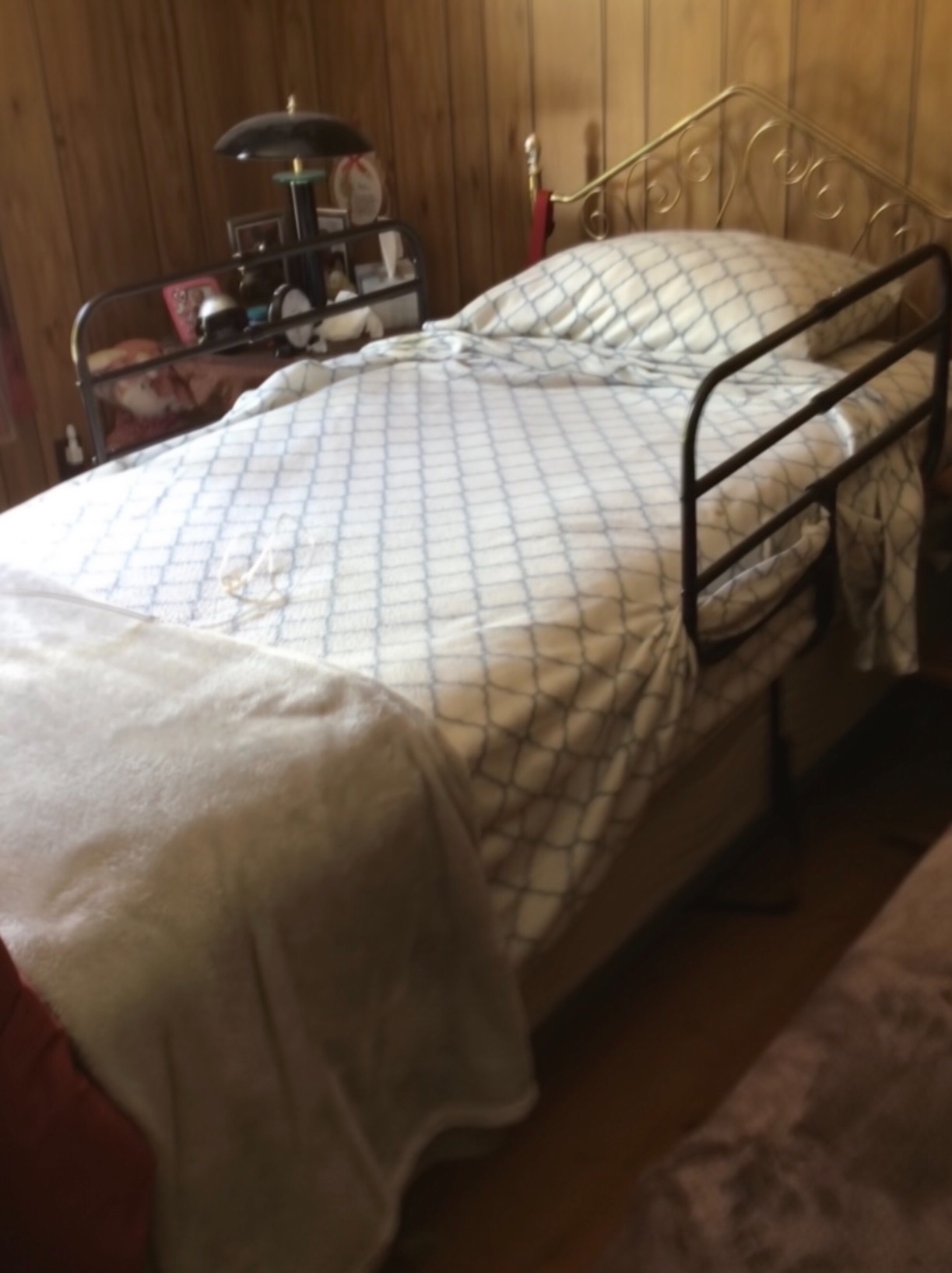 Able Life Bedside Extend-A-Rail, Adjustable Senior Bed Safety Railing and Stand Assist Grab Bar, Extendable Guardrail for Seniors and Elderly Adults, ASTM Safety Approved Bedrail customer photo 2