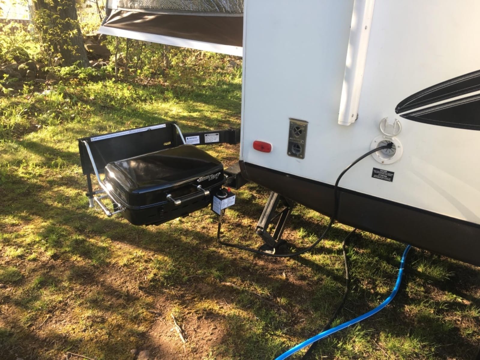 Flame King - YSNHT500 RV Or Trailer Mounted BBQ - Motorhome Gas Grill - 214 Sq Inch Cooking Surface - Adjustable Flame Controller, Black customer photo 2