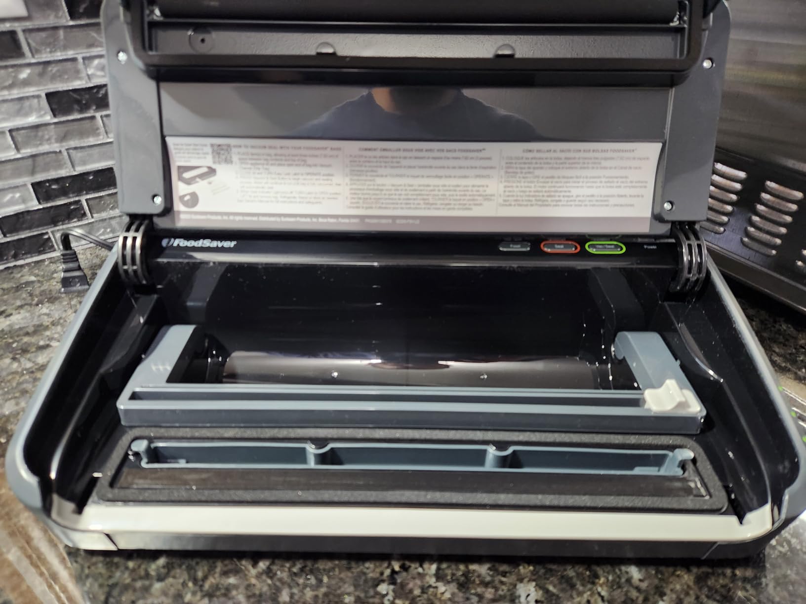 FoodSaver Vacuum Sealer Machine, Automatic Bag Detection, Sous Vide Friendly, with sealer bags, roll, handheld vacuum sealer, black customer photo 2