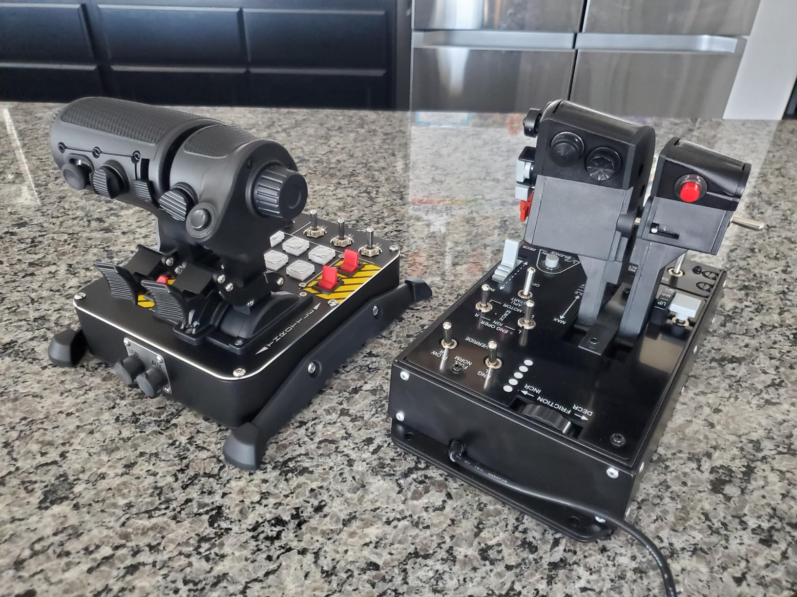 Thrustmaster HOTAS Warthog Dual Throttle Flight Quadrant Add-On - PC customer photo 1