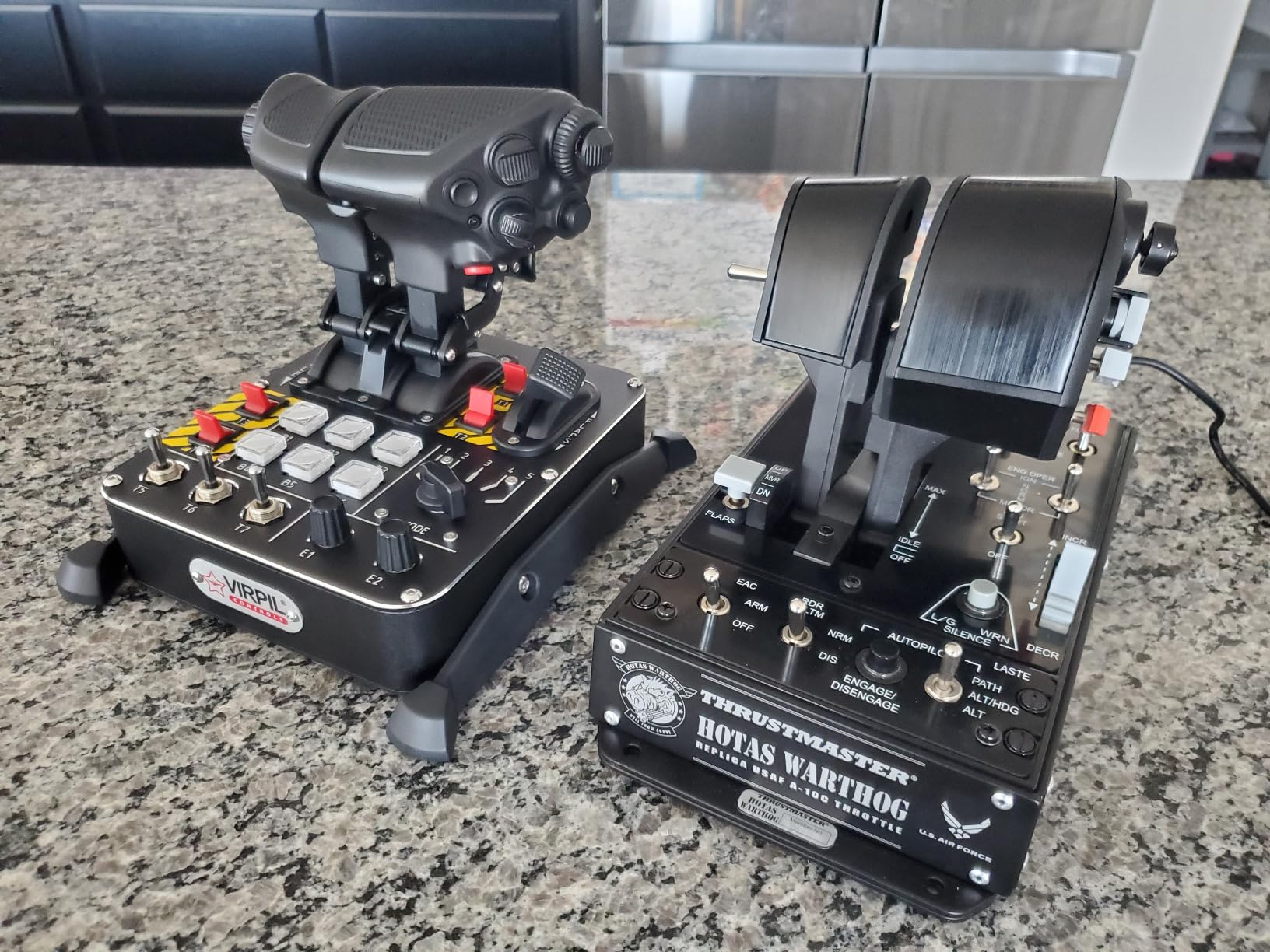 Thrustmaster HOTAS Warthog Dual Throttle Flight Quadrant Add-On - PC customer photo 2