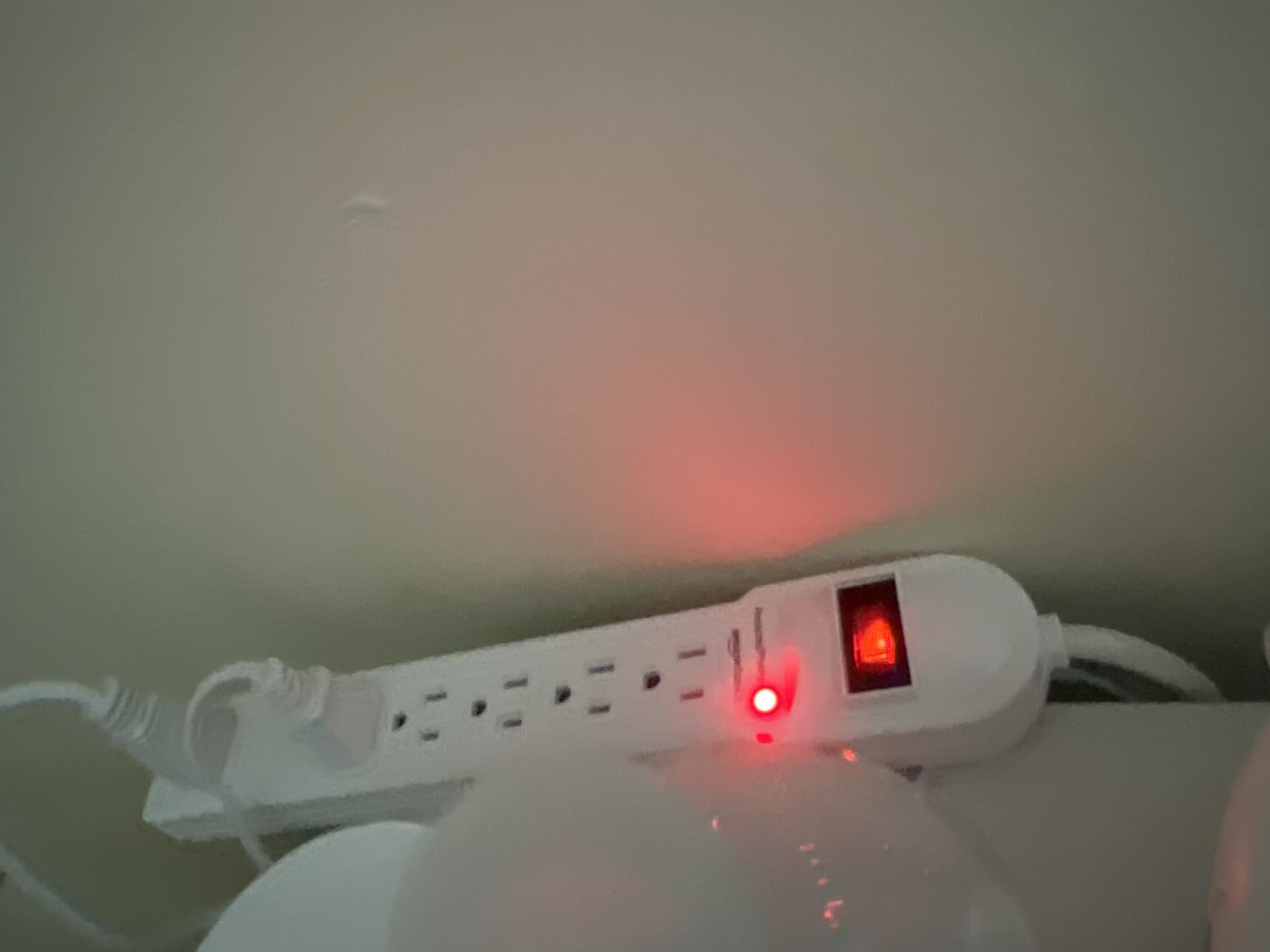 Amazon Basics Surge Protector Power Strip, 6-Outlet, 790 Joules, Circuit Breaker, LED Indicator Light, 6ft Extension Cord, Black customer photo 1