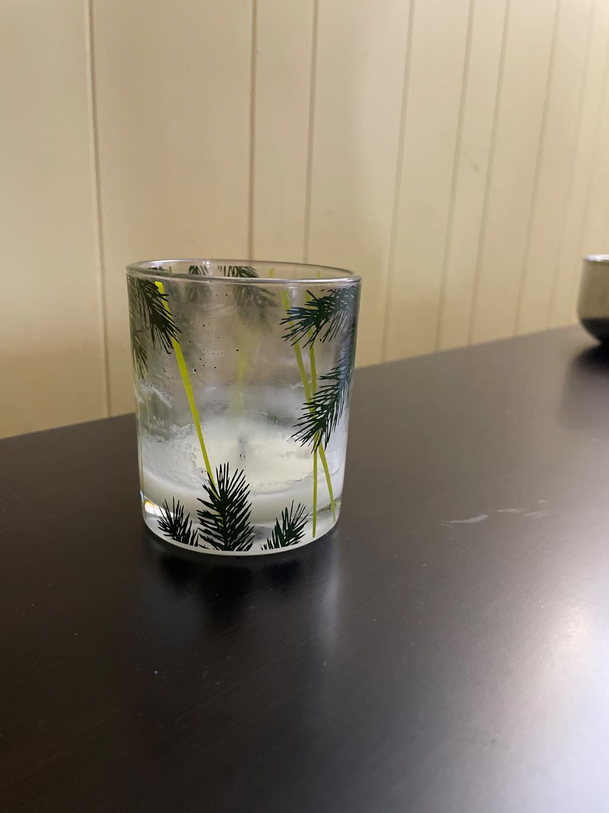 Thymes Frasier Fir Pine Needle Candle – Holiday Candles for Home Scented with Notes of Crisp Siberian Fir, Cedarwood & Sandalwood – Christmas Decor (6.5 oz) customer photo 1
