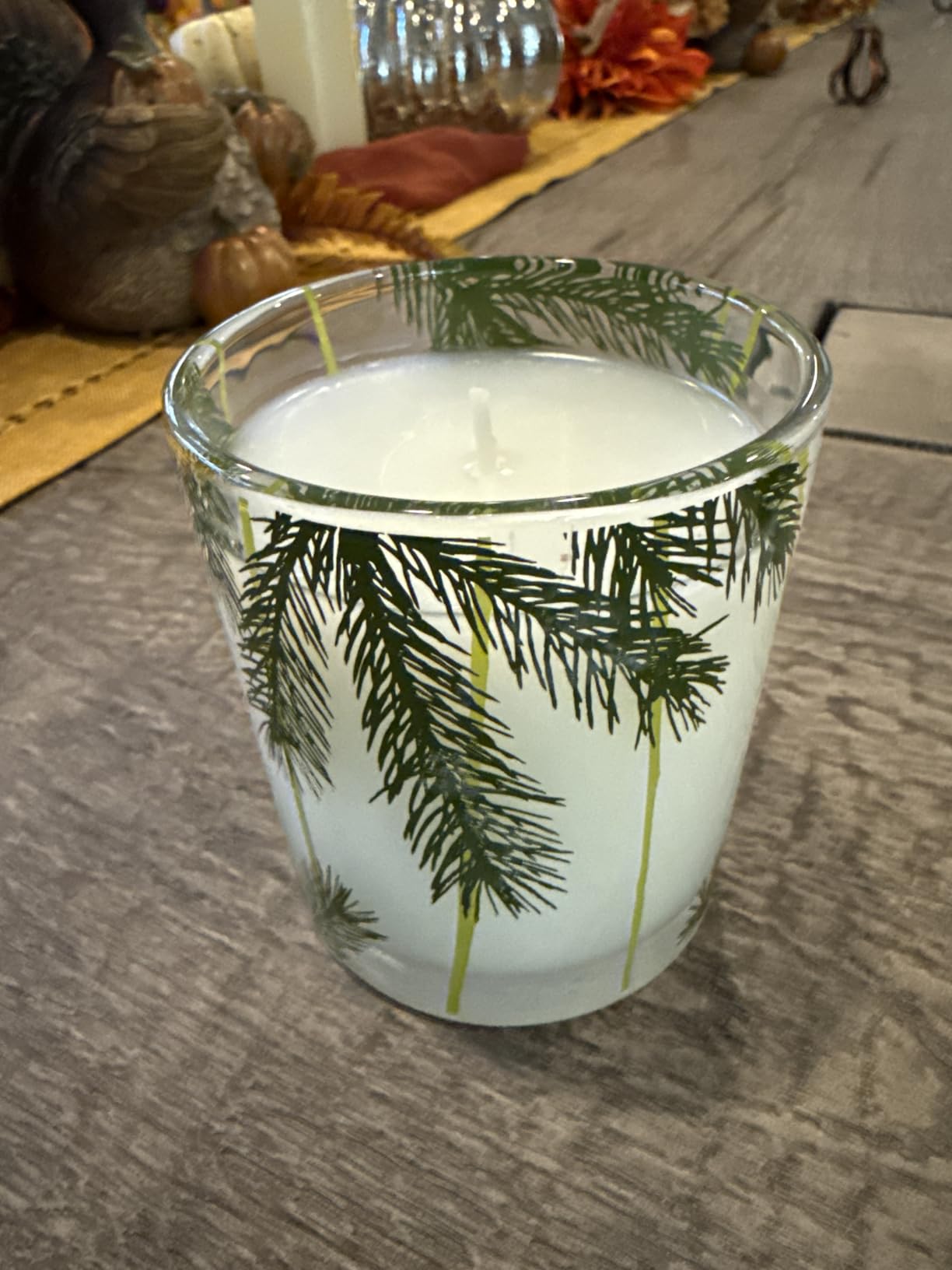 Thymes Frasier Fir Pine Needle Candle – Holiday Candles for Home Scented with Notes of Crisp Siberian Fir, Cedarwood & Sandalwood – Christmas Decor (6.5 oz) customer photo 2
